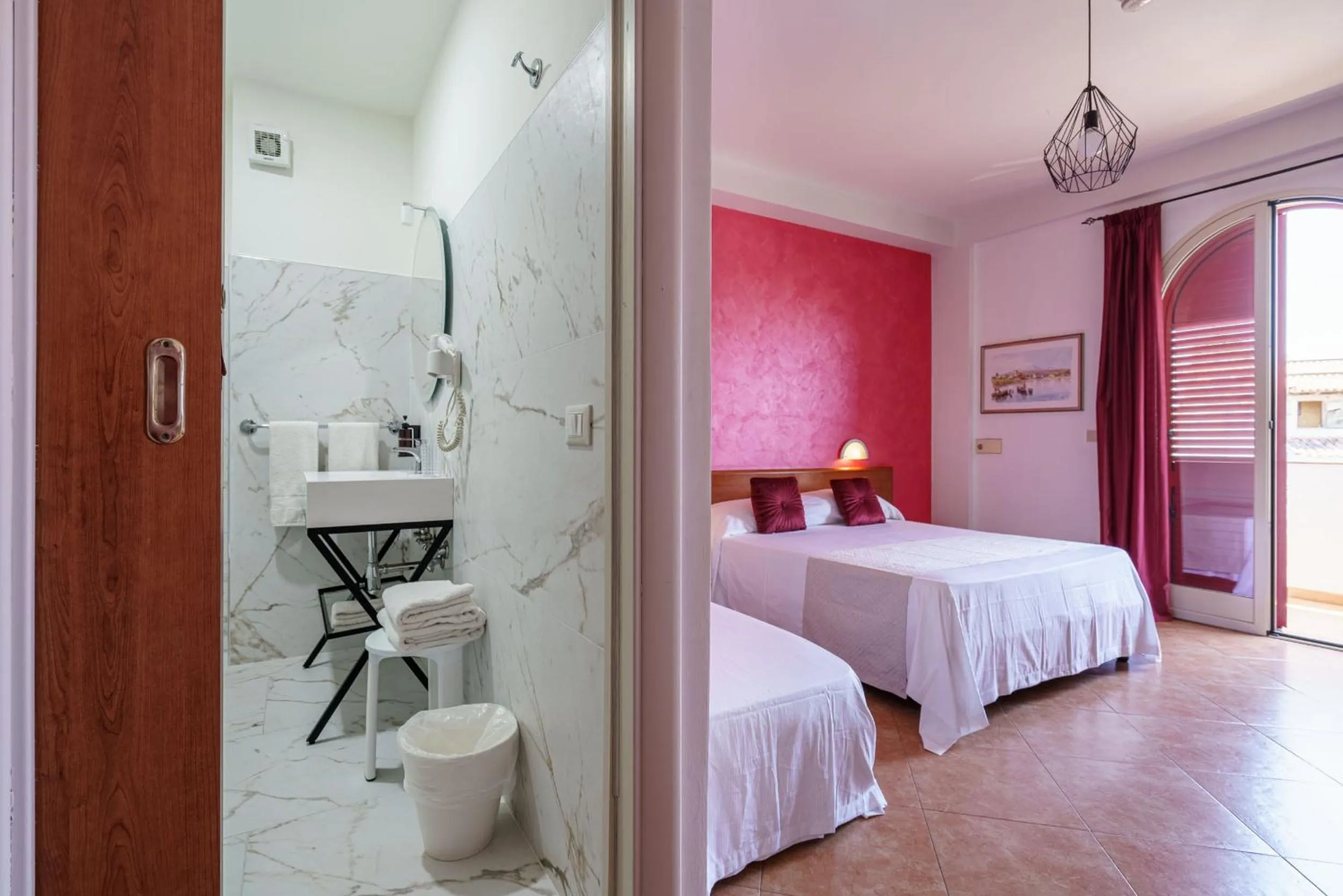 Photo of the whole room, Bed in Hotel Alexander