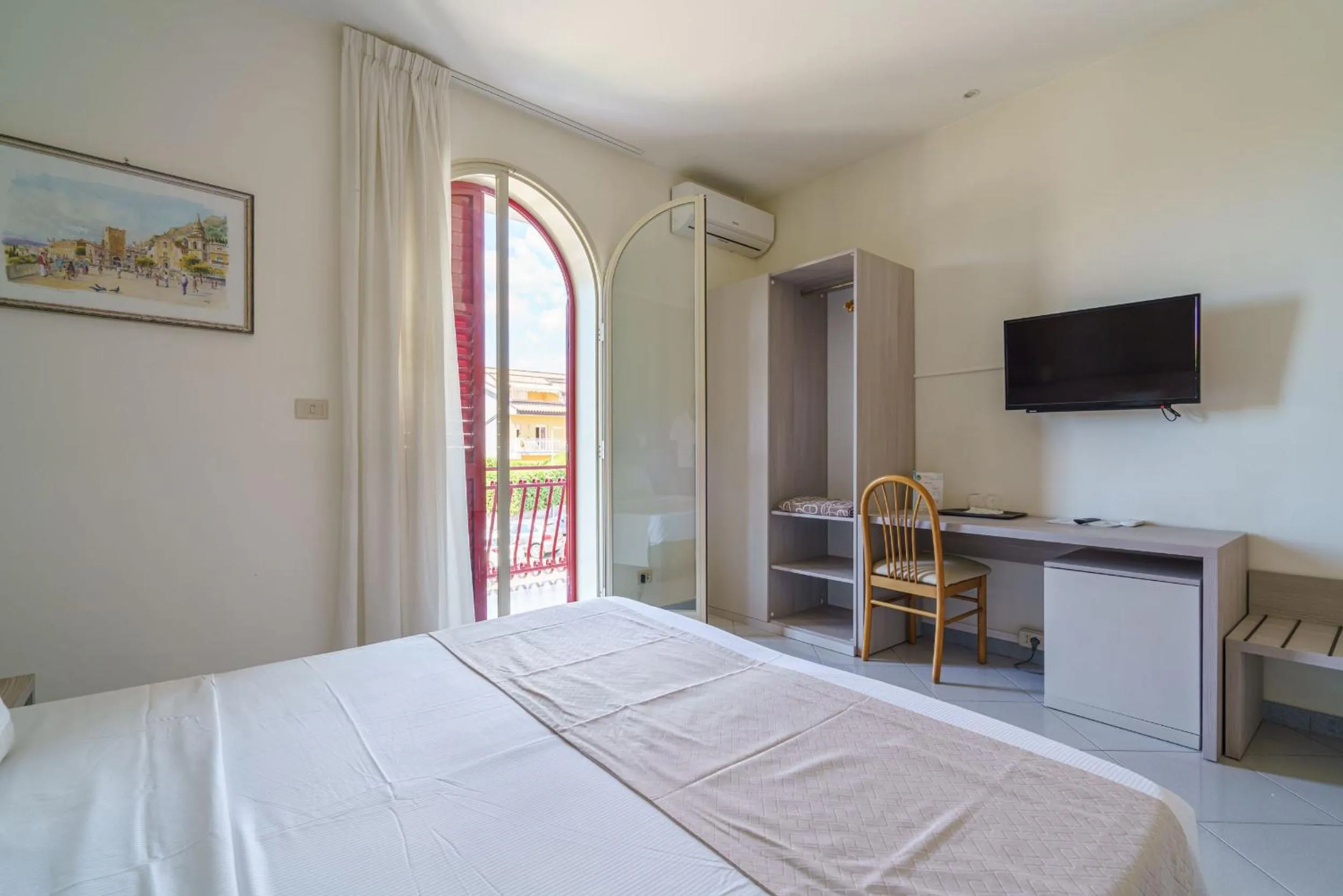 Photo of the whole room, Bed in Hotel Alexander