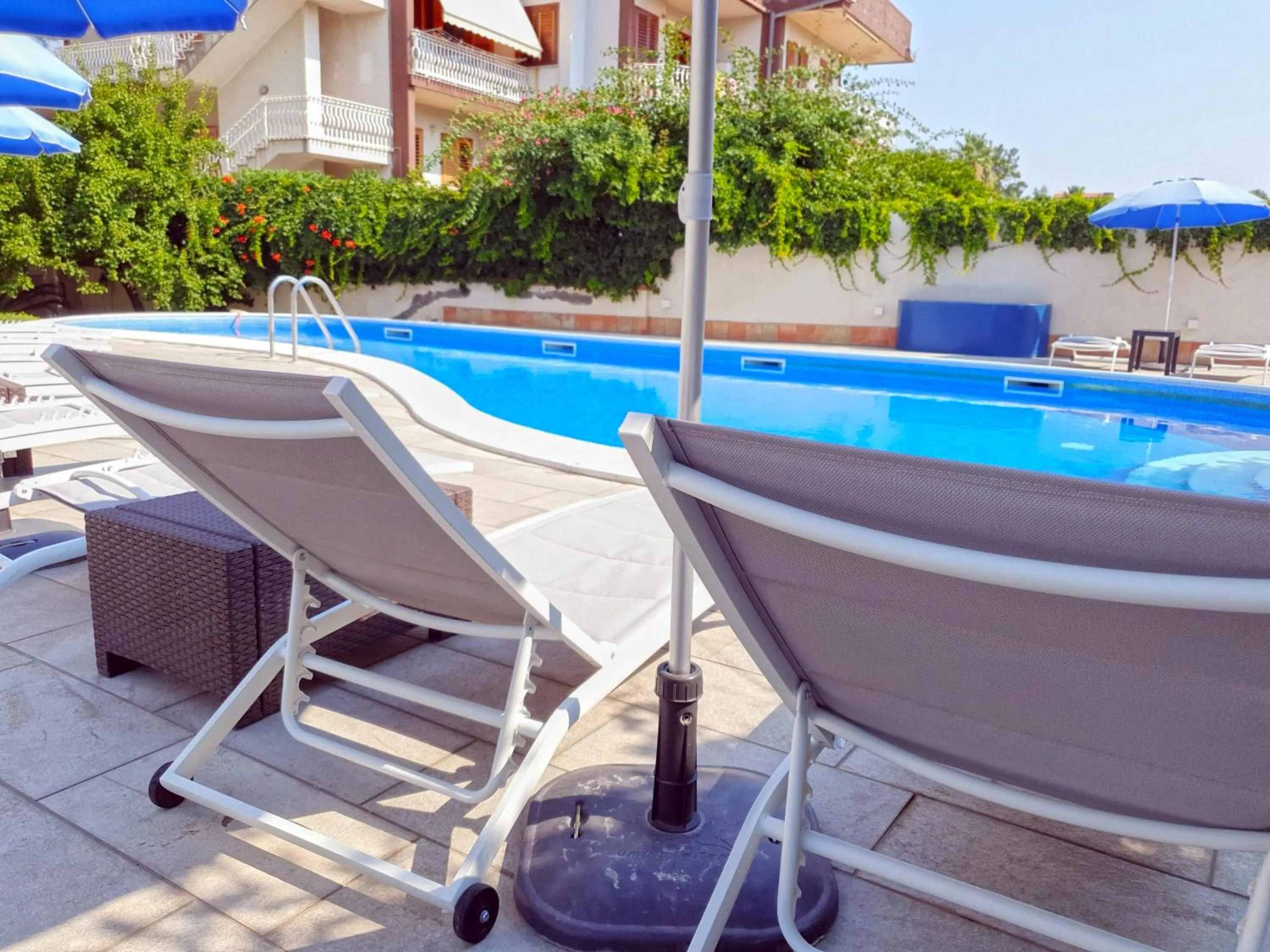 Swimming pool in Hotel Alexander