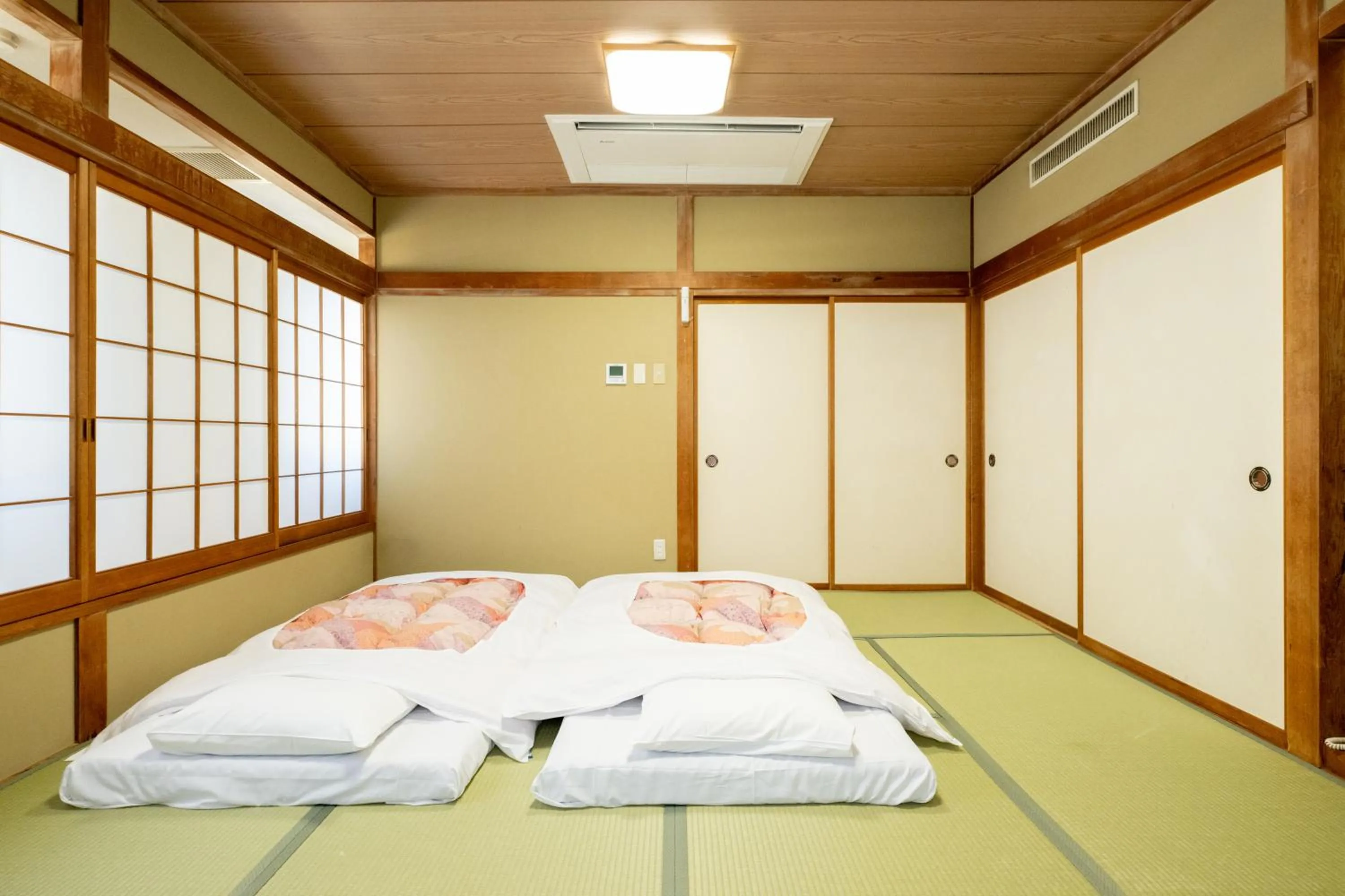 Photo of the whole room, Bed in Hotel Matsumoto Yorozuya