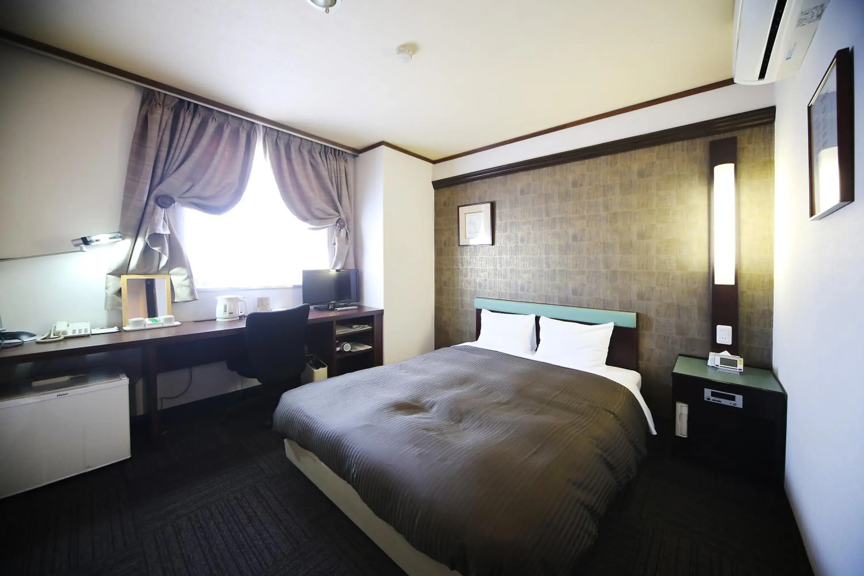 Photo of the whole room, Bed in Hotel Matsumoto Yorozuya