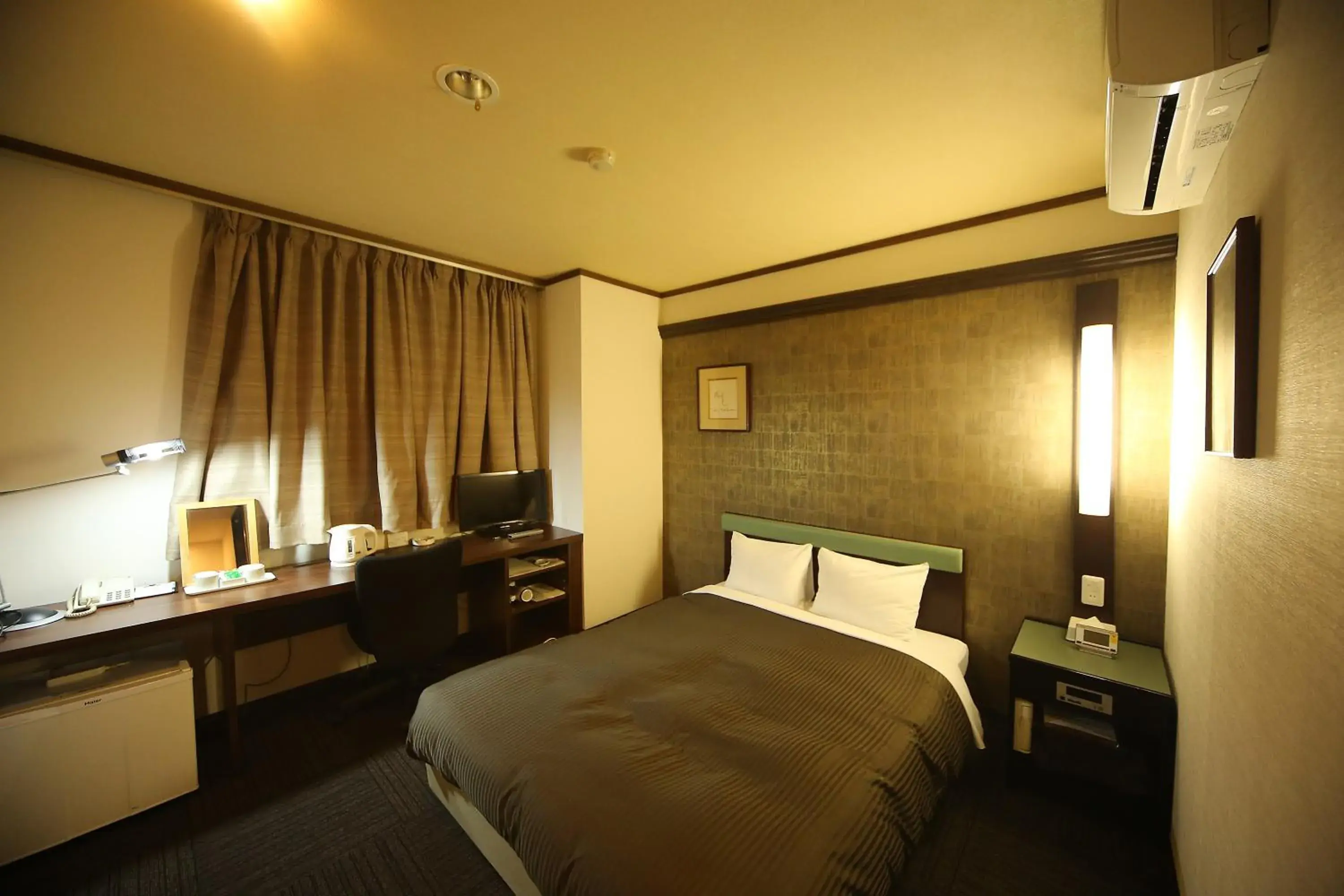 Photo of the whole room, Bed in Hotel Matsumoto Yorozuya