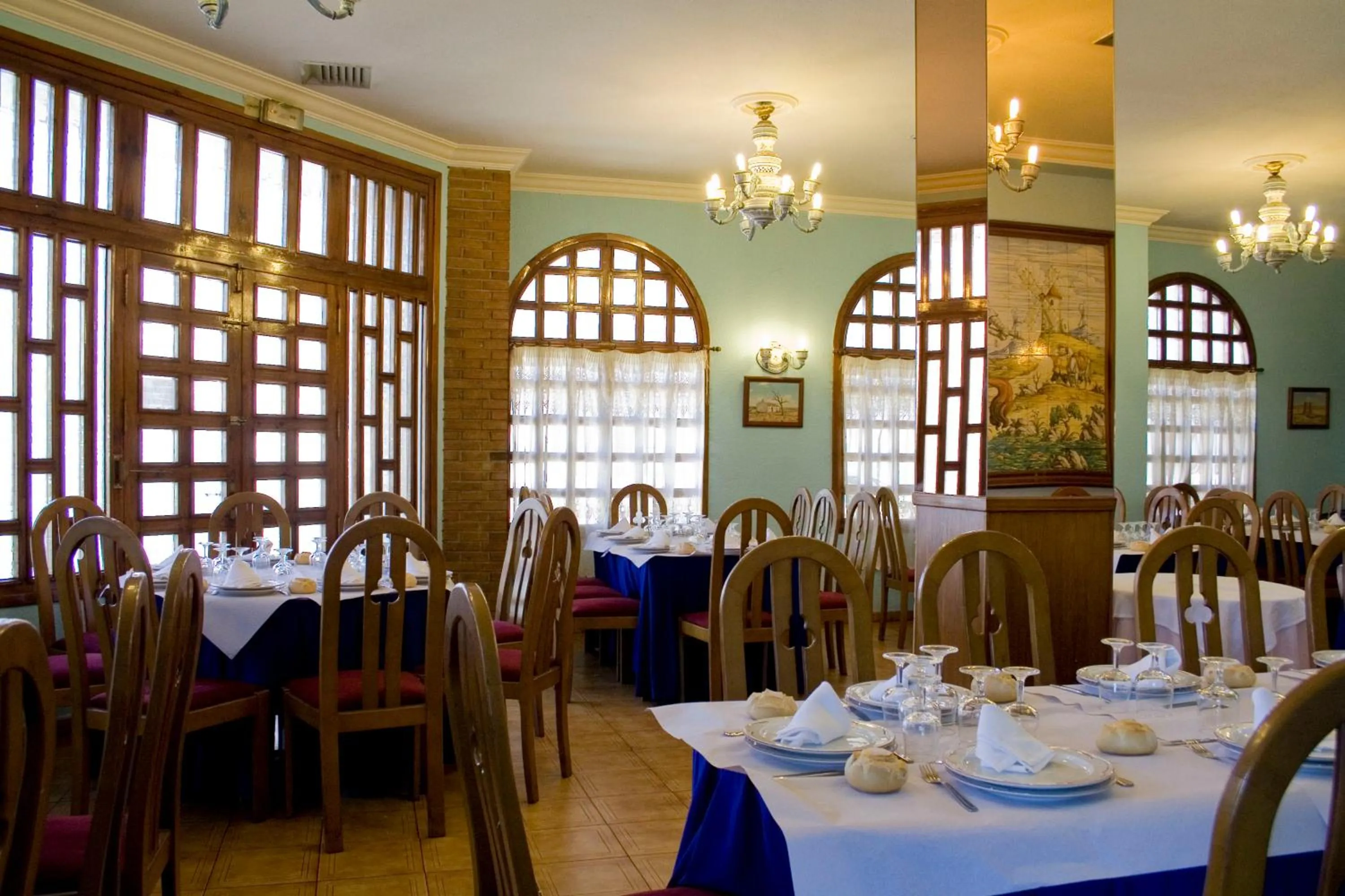 Restaurant/places to eat in Hotel Perales