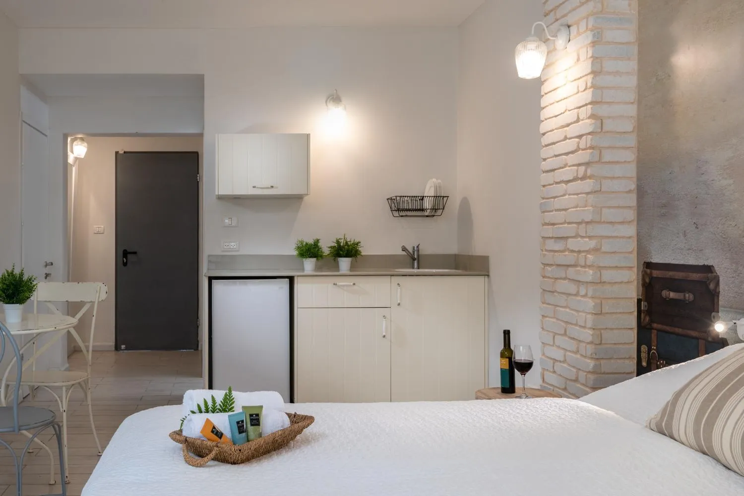 Kitchen or kitchenette, Bed in Holiday Village Kibbutz Mizra