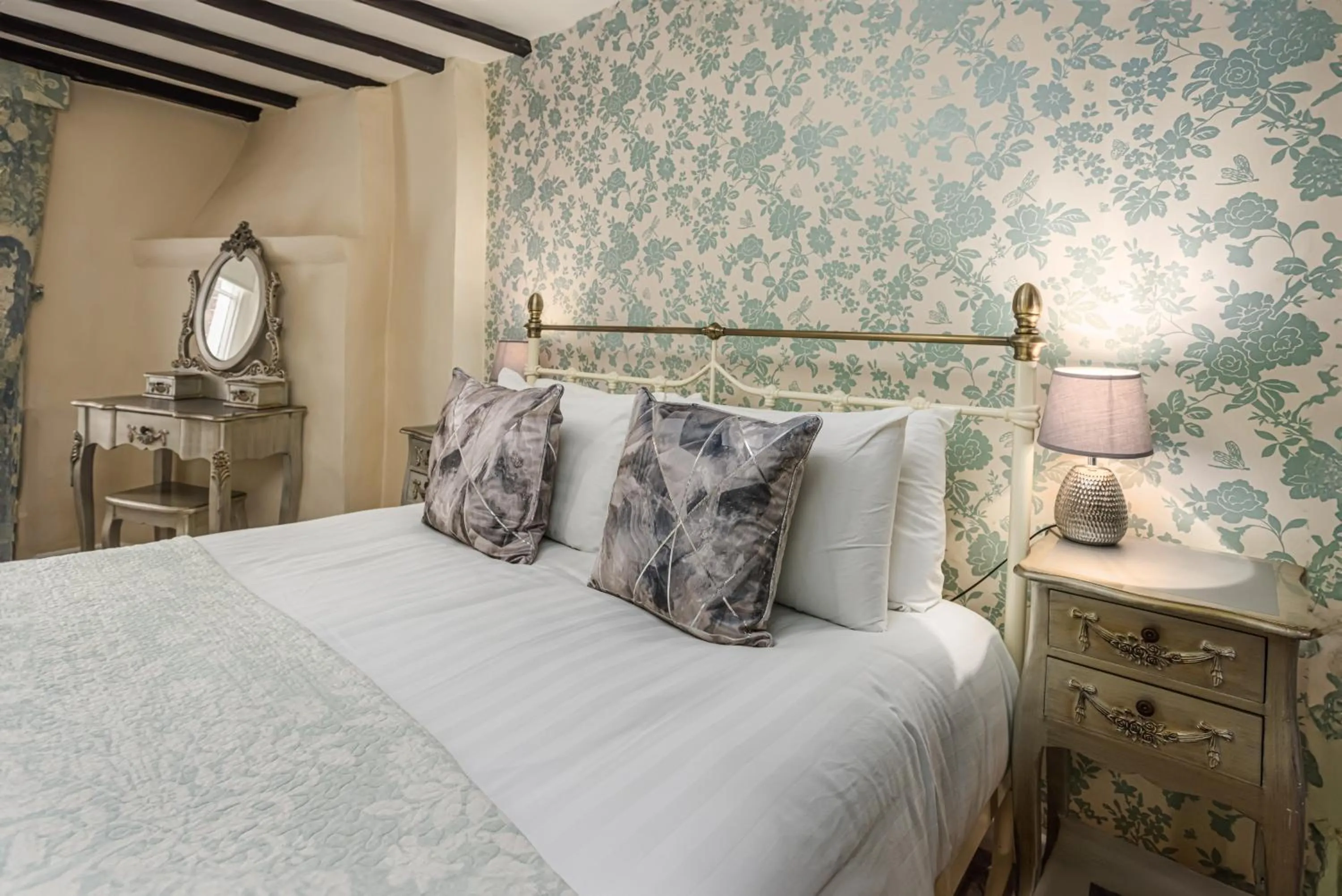 Bed in The Pied Bull