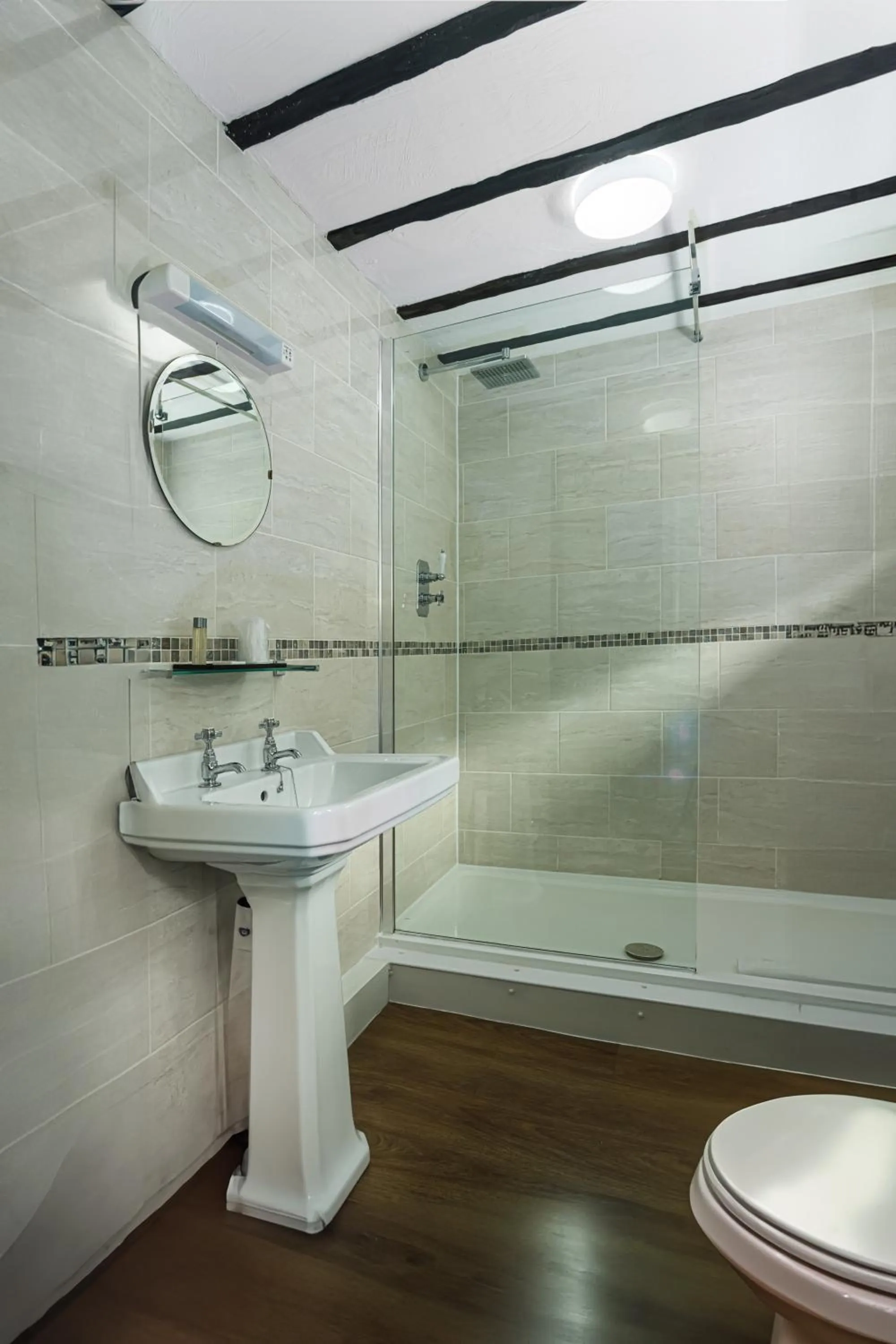 Bathroom in The Pied Bull