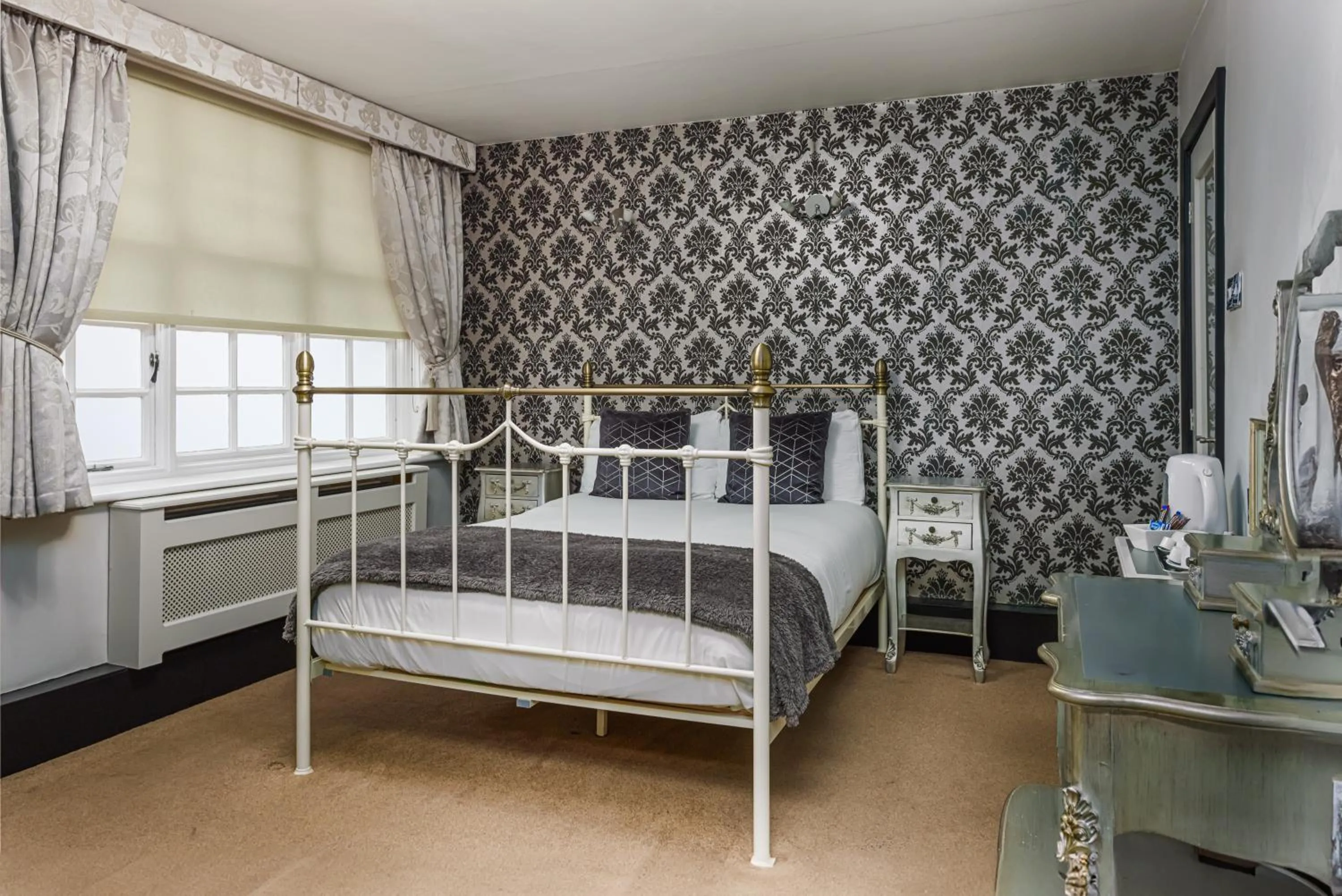 Bedroom, Bed in The Pied Bull