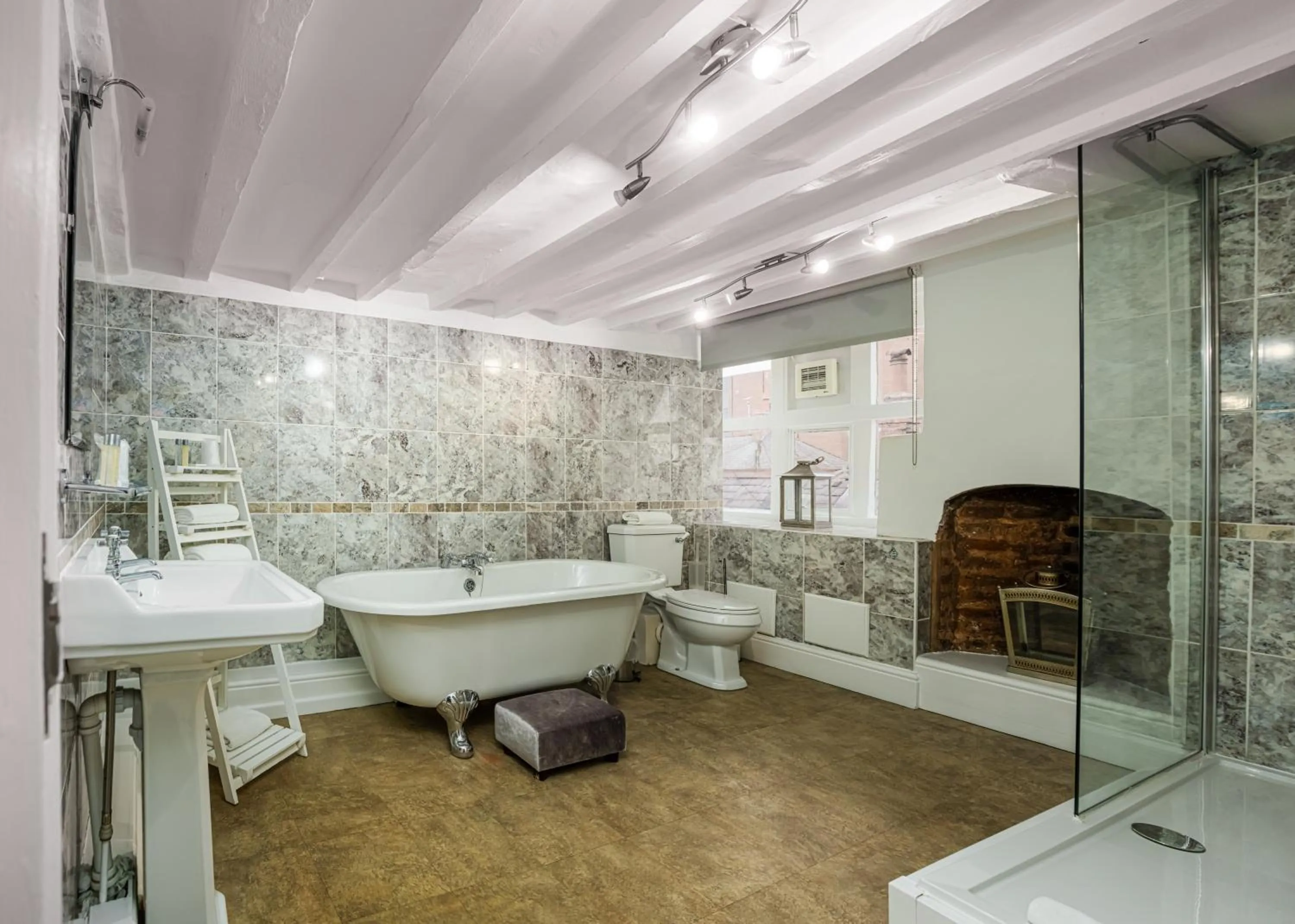 Bath in The Pied Bull