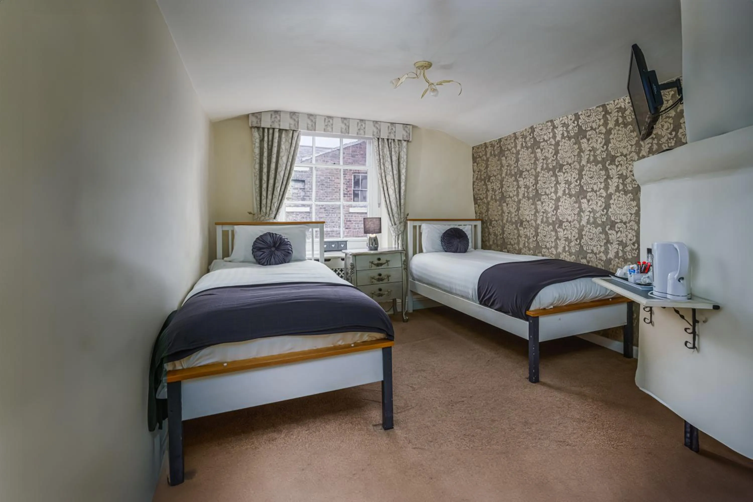 Bedroom, Bed in The Pied Bull