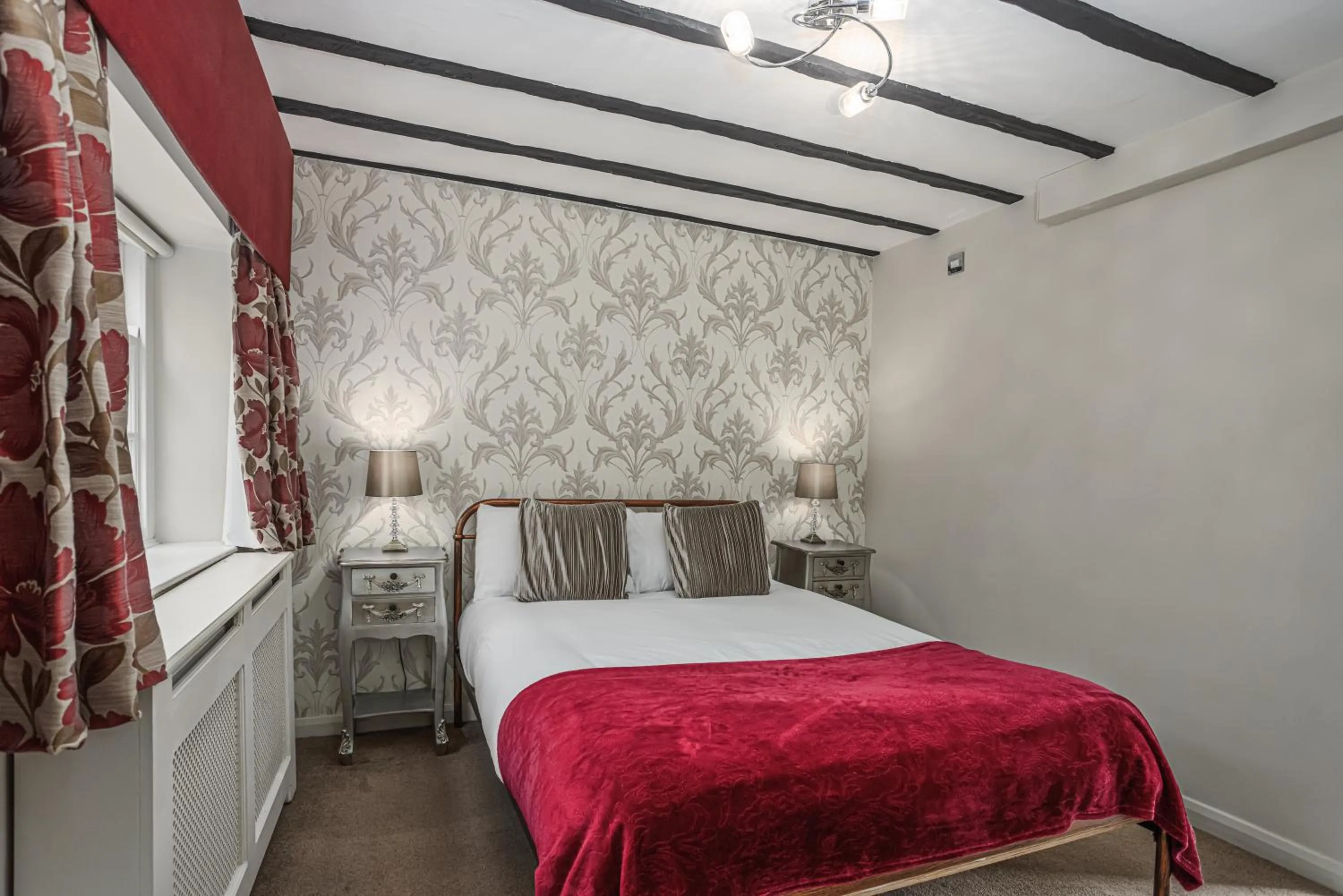 Bedroom, Bed in The Pied Bull