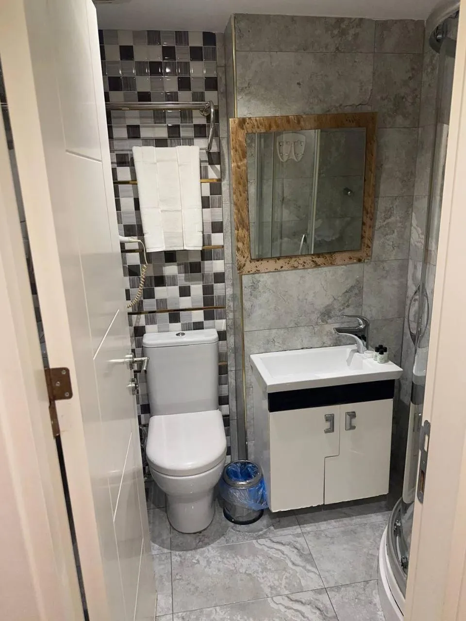 Shower in By Historial Hotel Due