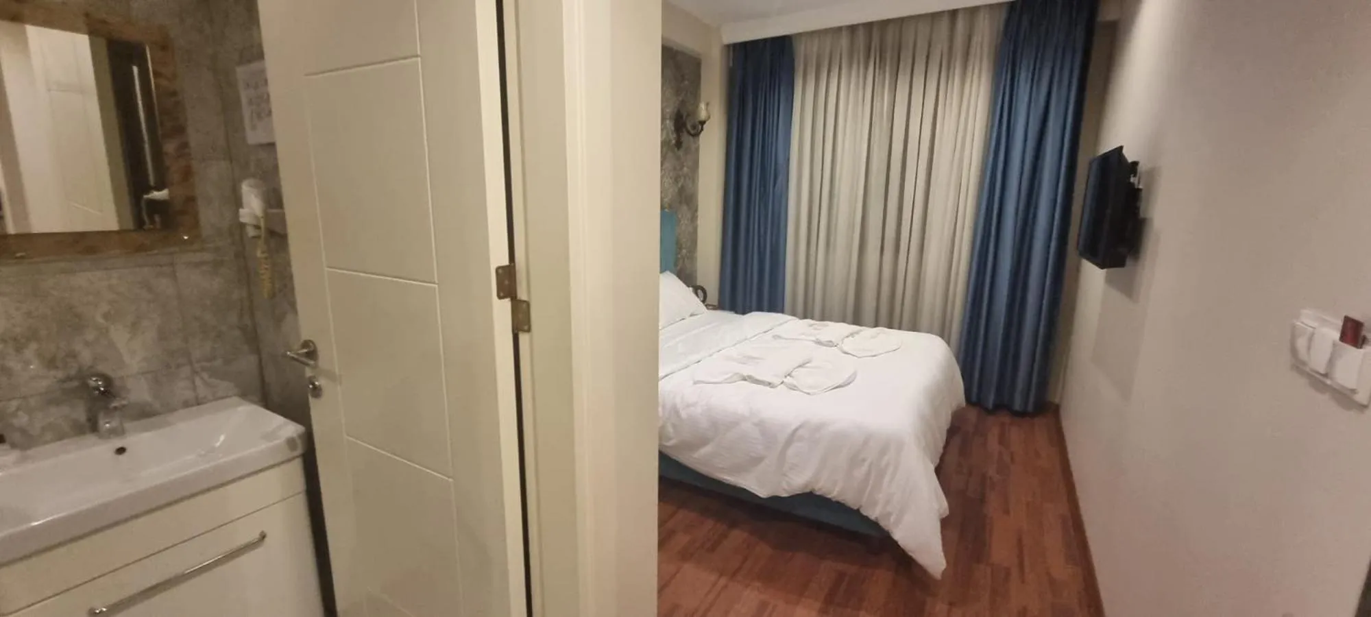 Bed in By Historial Hotel Due