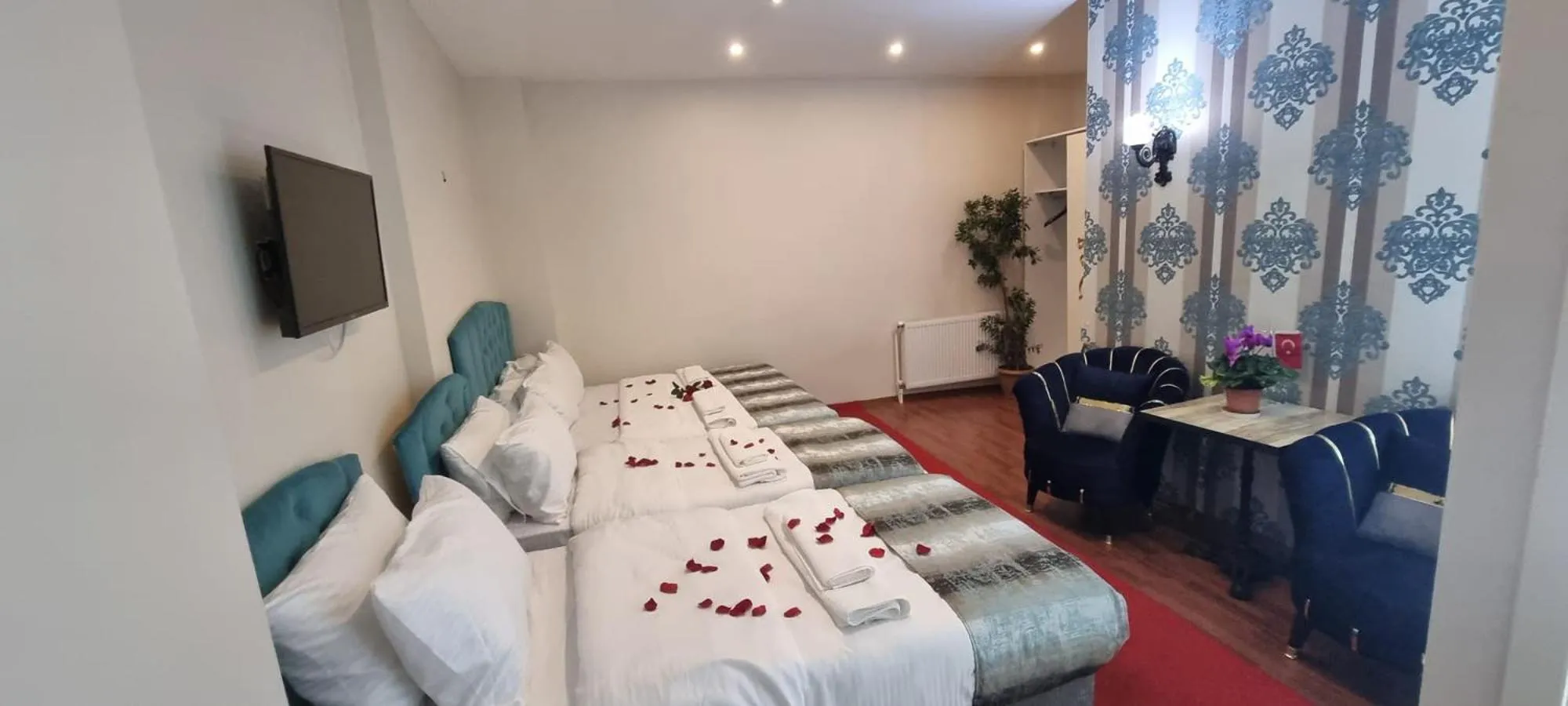 Photo of the whole room, Bed in By Historial Hotel Due