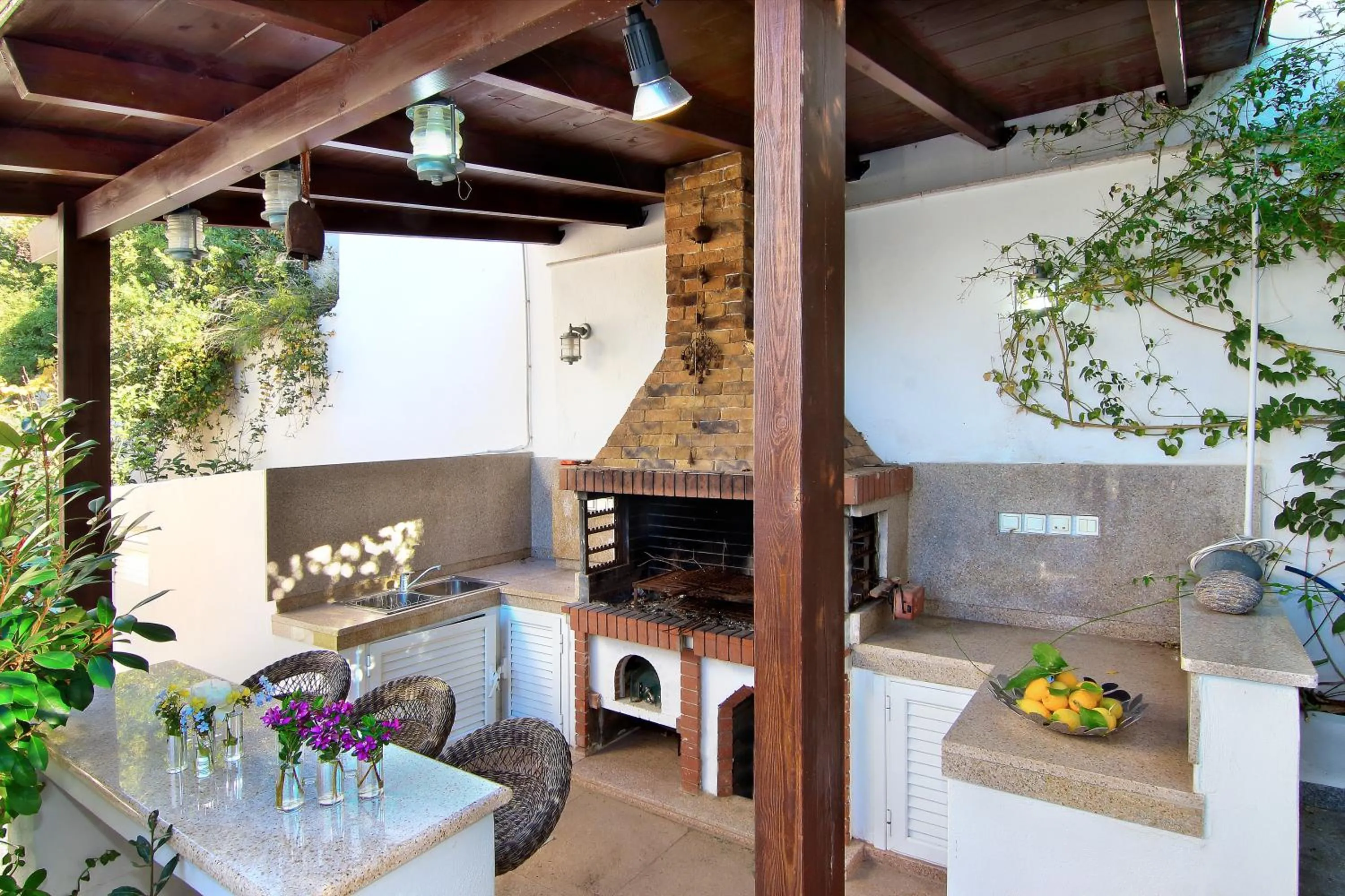 Restaurant/places to eat in Adam & Eve Villas