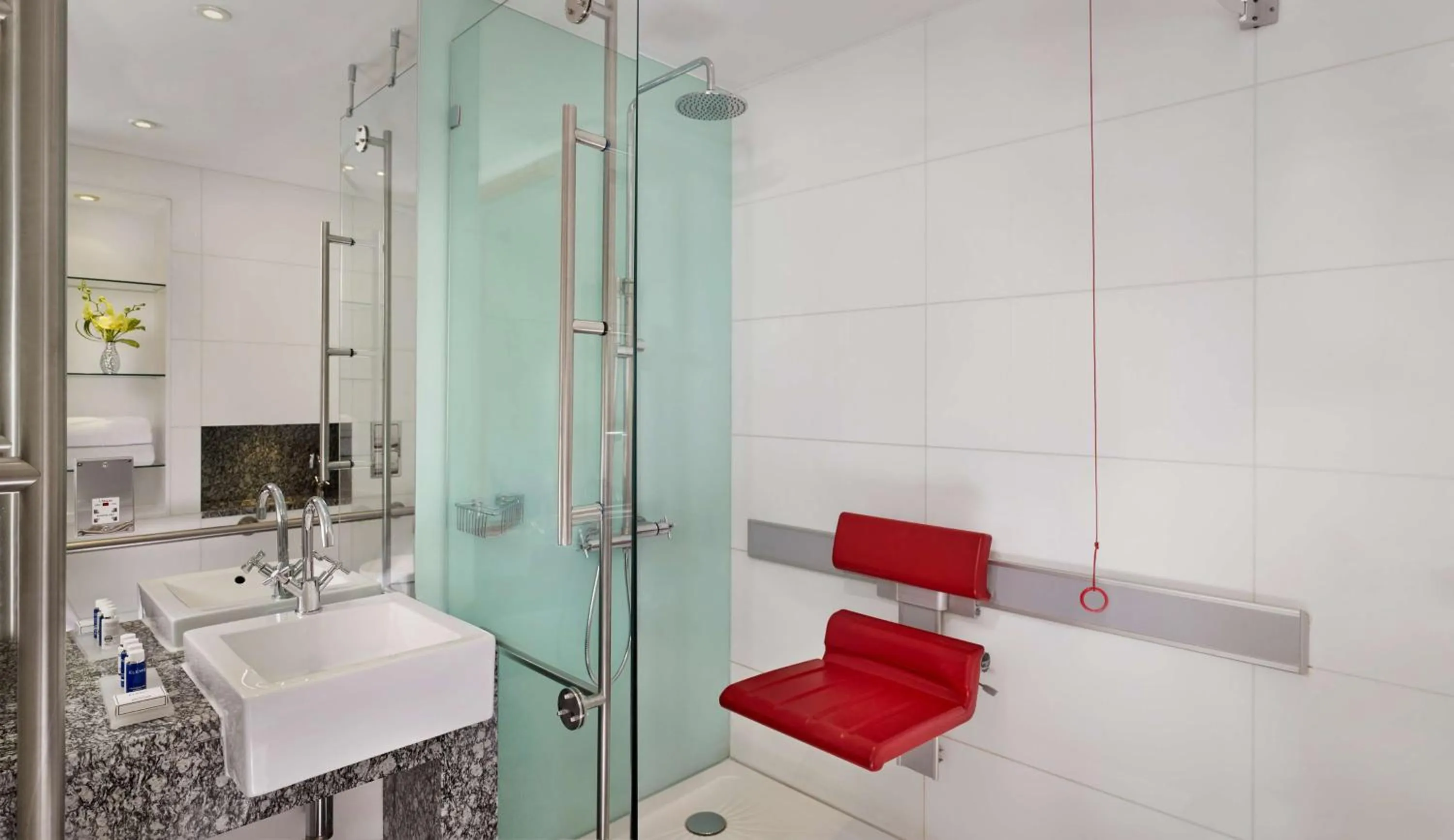 Bathroom in Park Plaza County Hall London