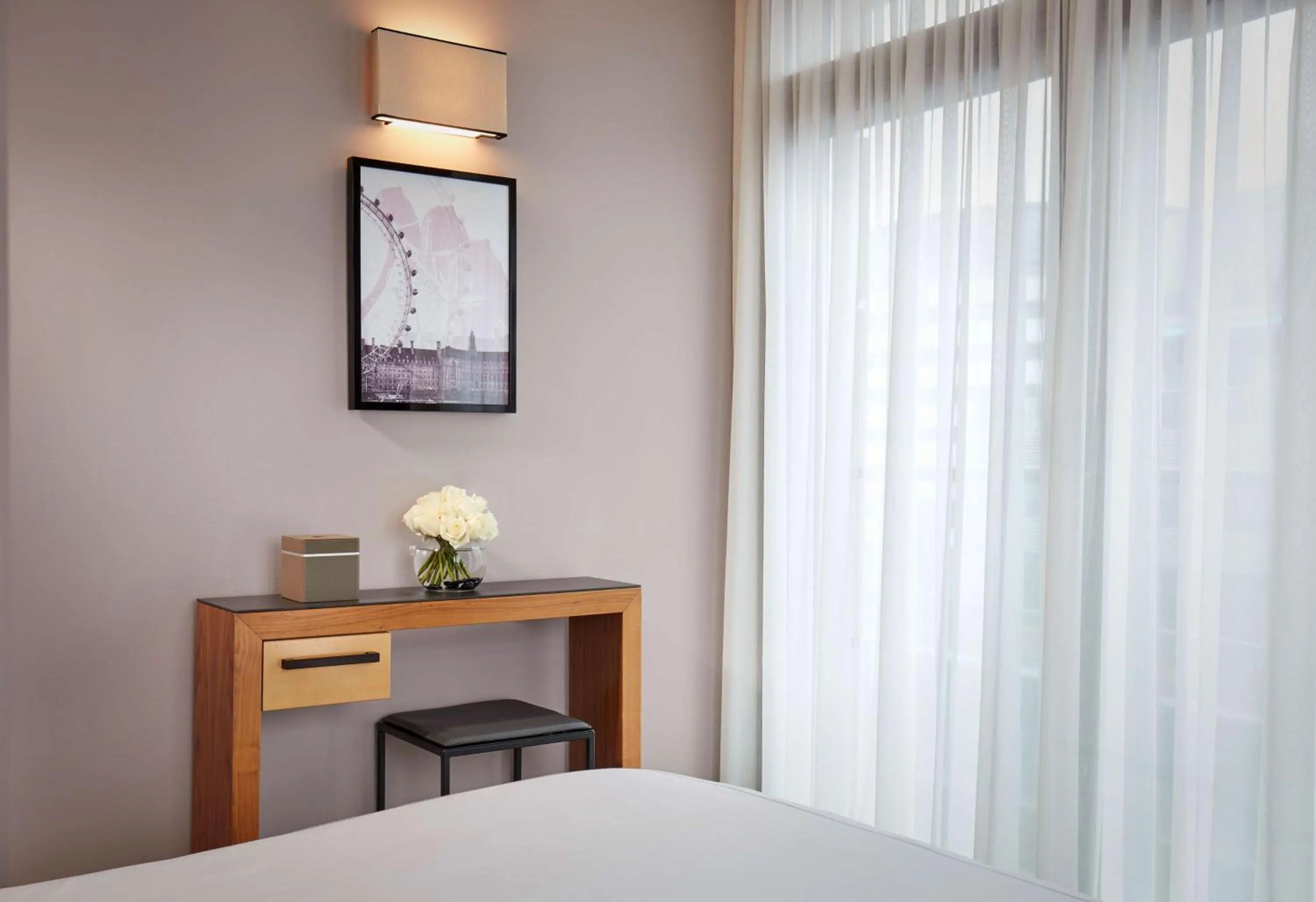 Photo of the whole room, Bed in Park Plaza County Hall London