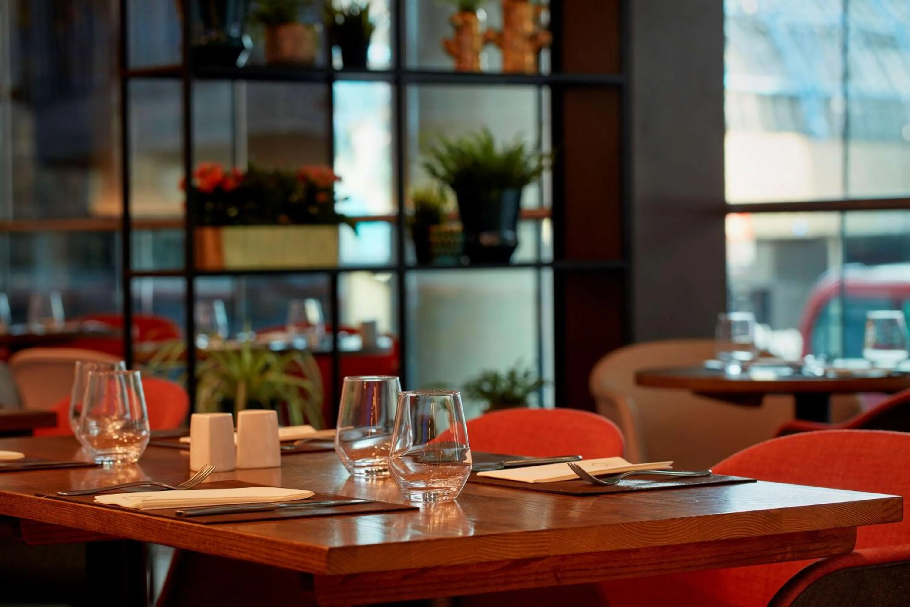 Restaurant/places to eat in Park Plaza County Hall London