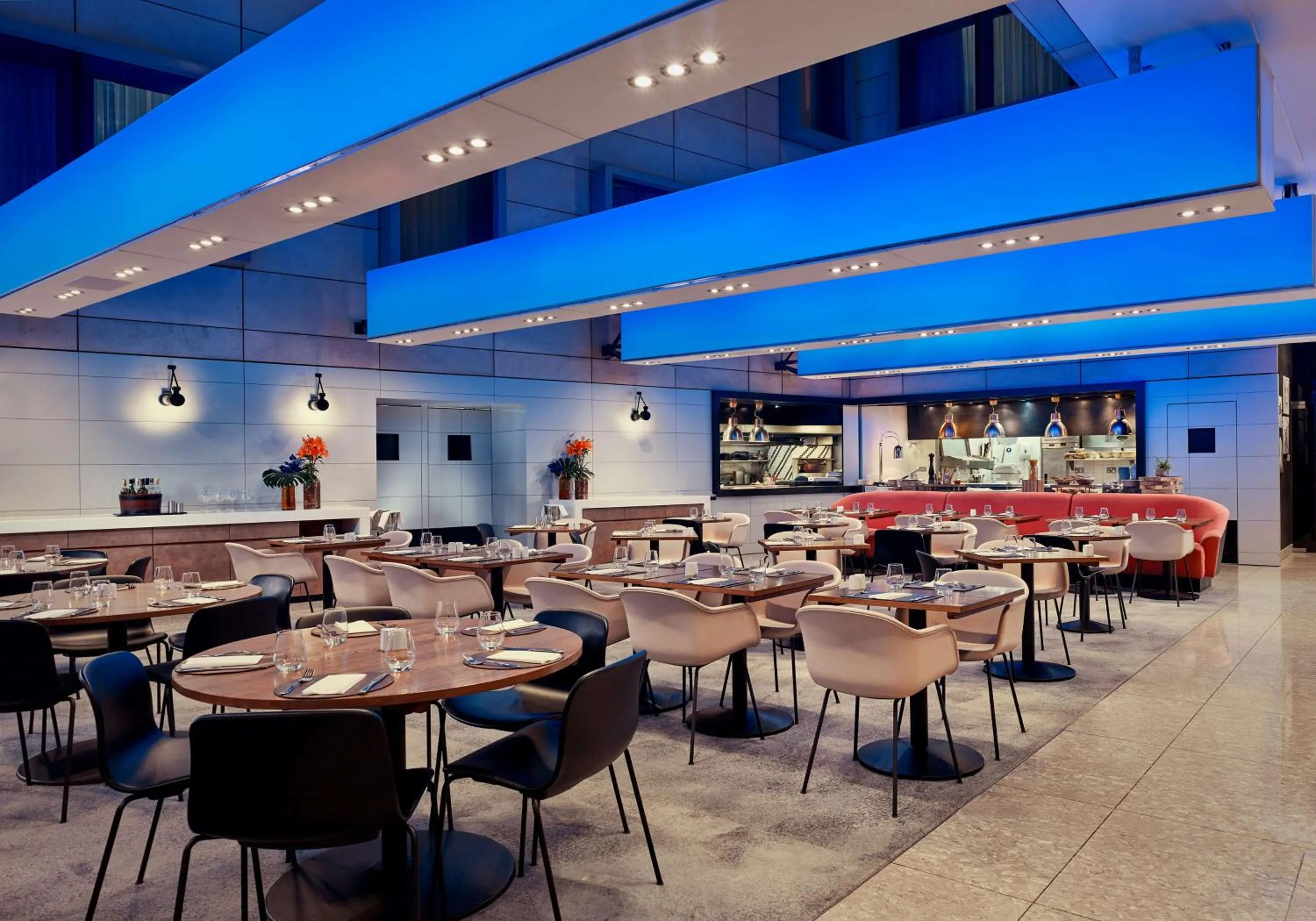 Restaurant/places to eat in Park Plaza County Hall London