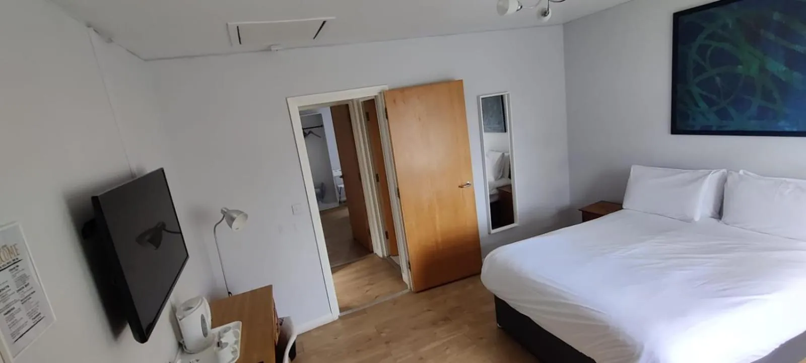 Bed in Royal Hotel, Bar & Grill