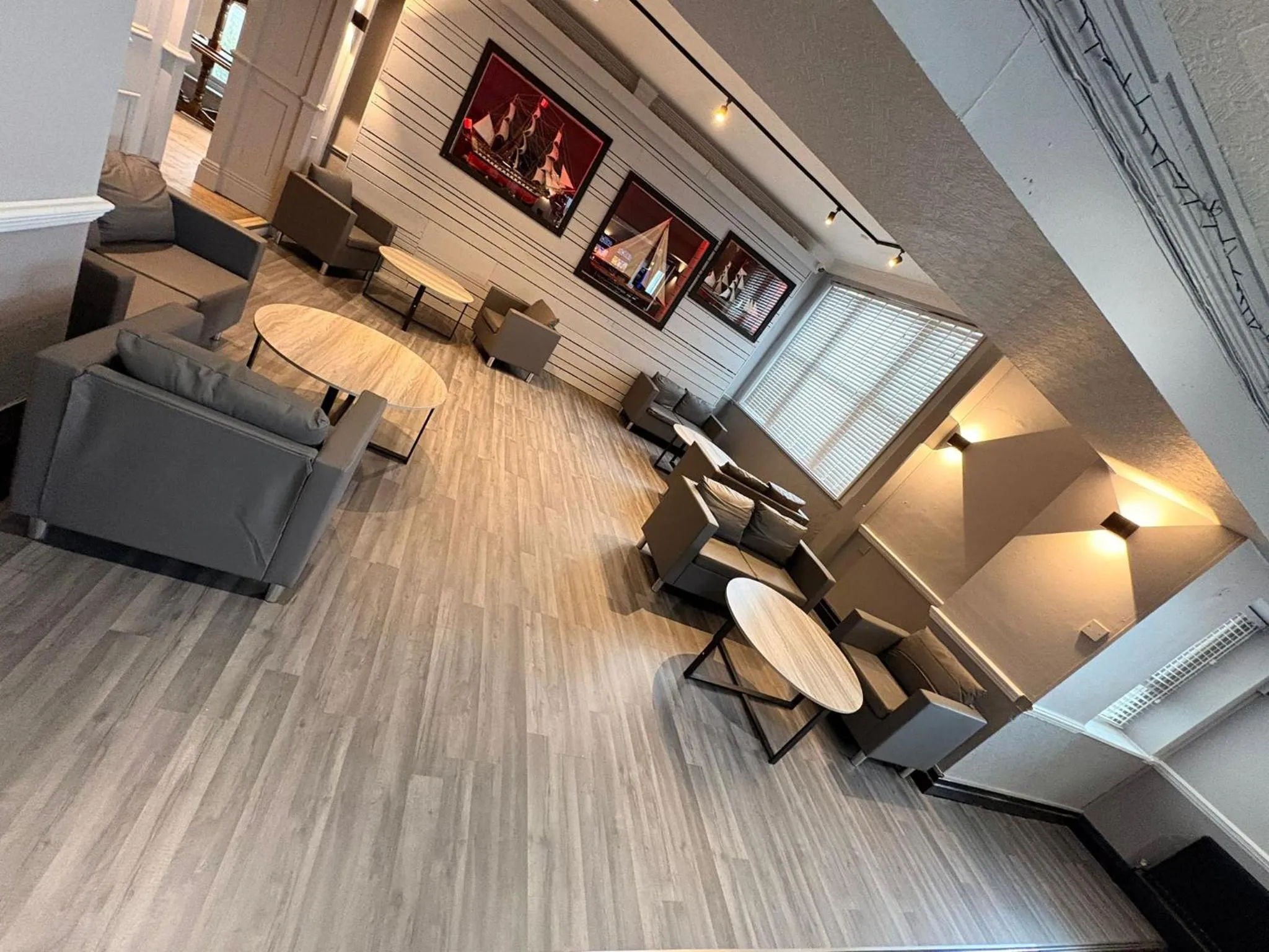 Lounge or bar in Royal Hotel, Bar & Grill