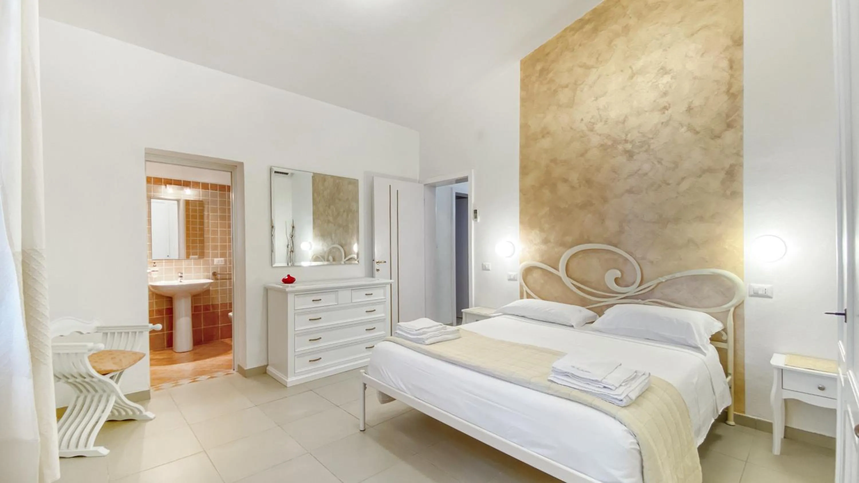 Bedroom, Bed in Villa Maddalena - Giardinelli