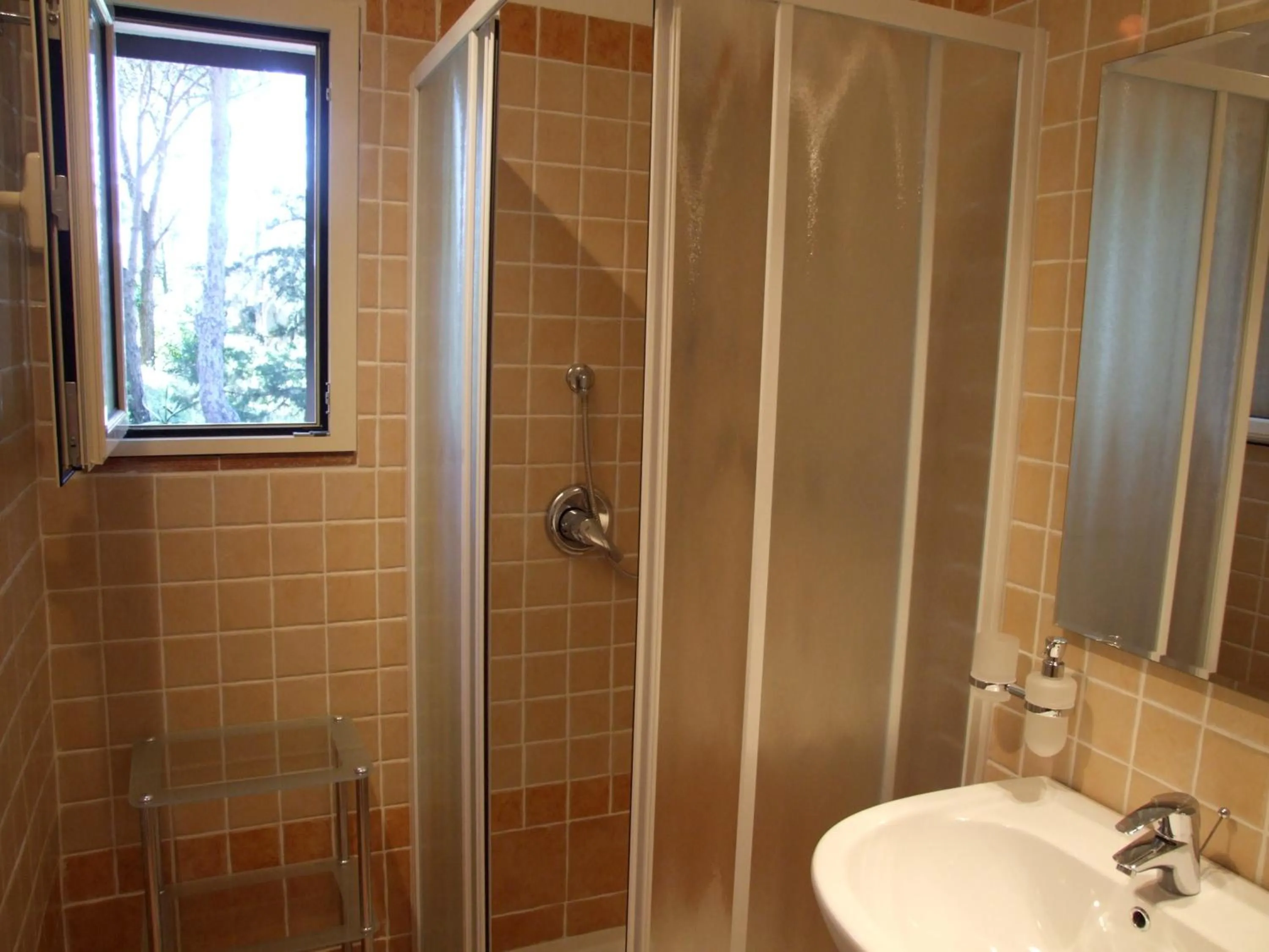 Shower in Villa Maddalena - Giardinelli