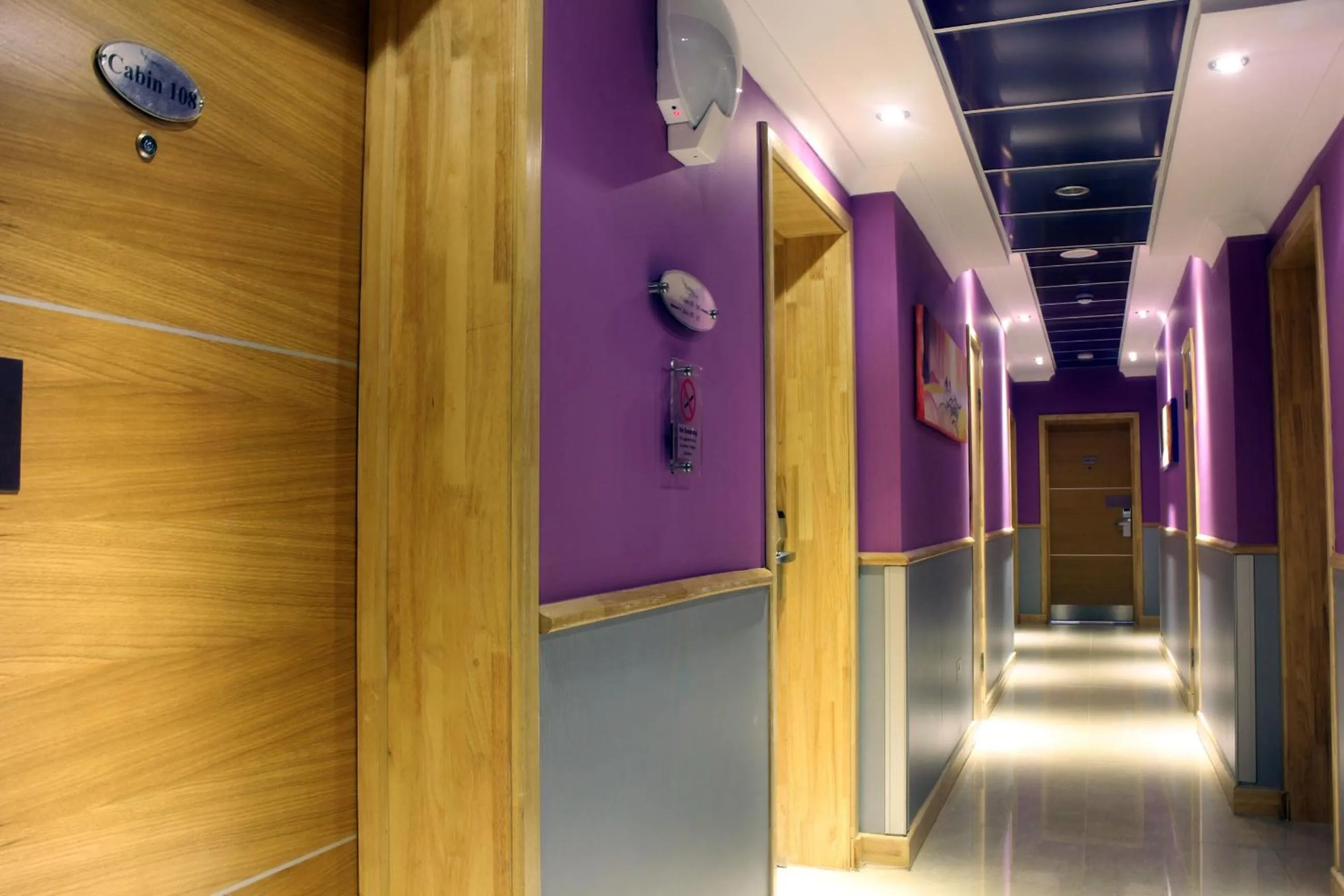 Decorative detail in Eurotraveller Hotel - Premier - Tower Bridge