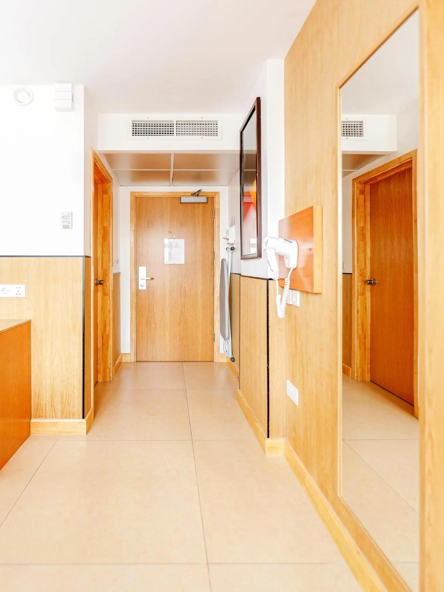 Decorative detail in Eurotraveller Hotel - Premier - Tower Bridge