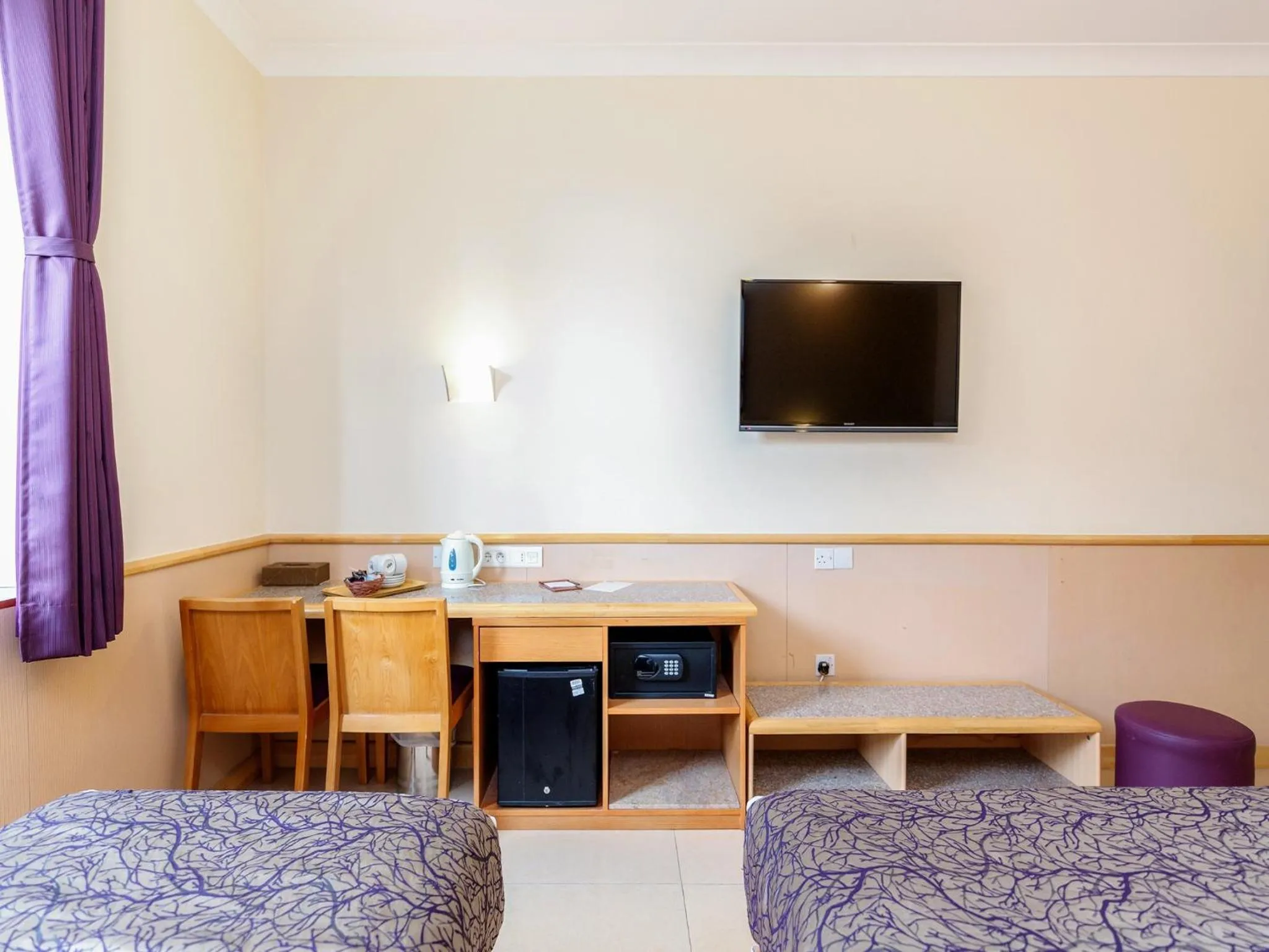 Decorative detail, Bed in Eurotraveller Hotel - Premier - Tower Bridge