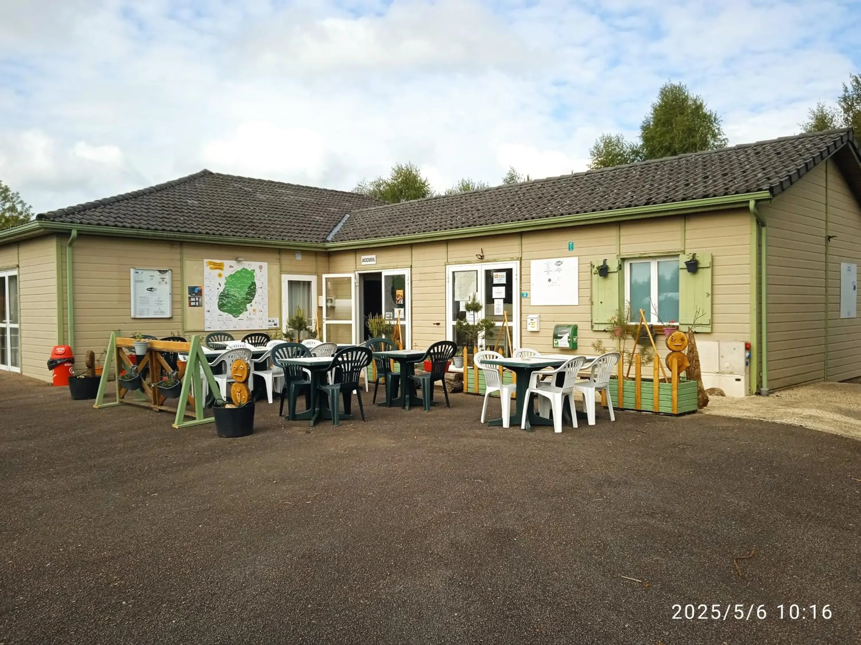 Lobby or reception in Terres de France - Les Hameaux de Miel Lobby or reception in Terres de France - Les Hameaux de Miel