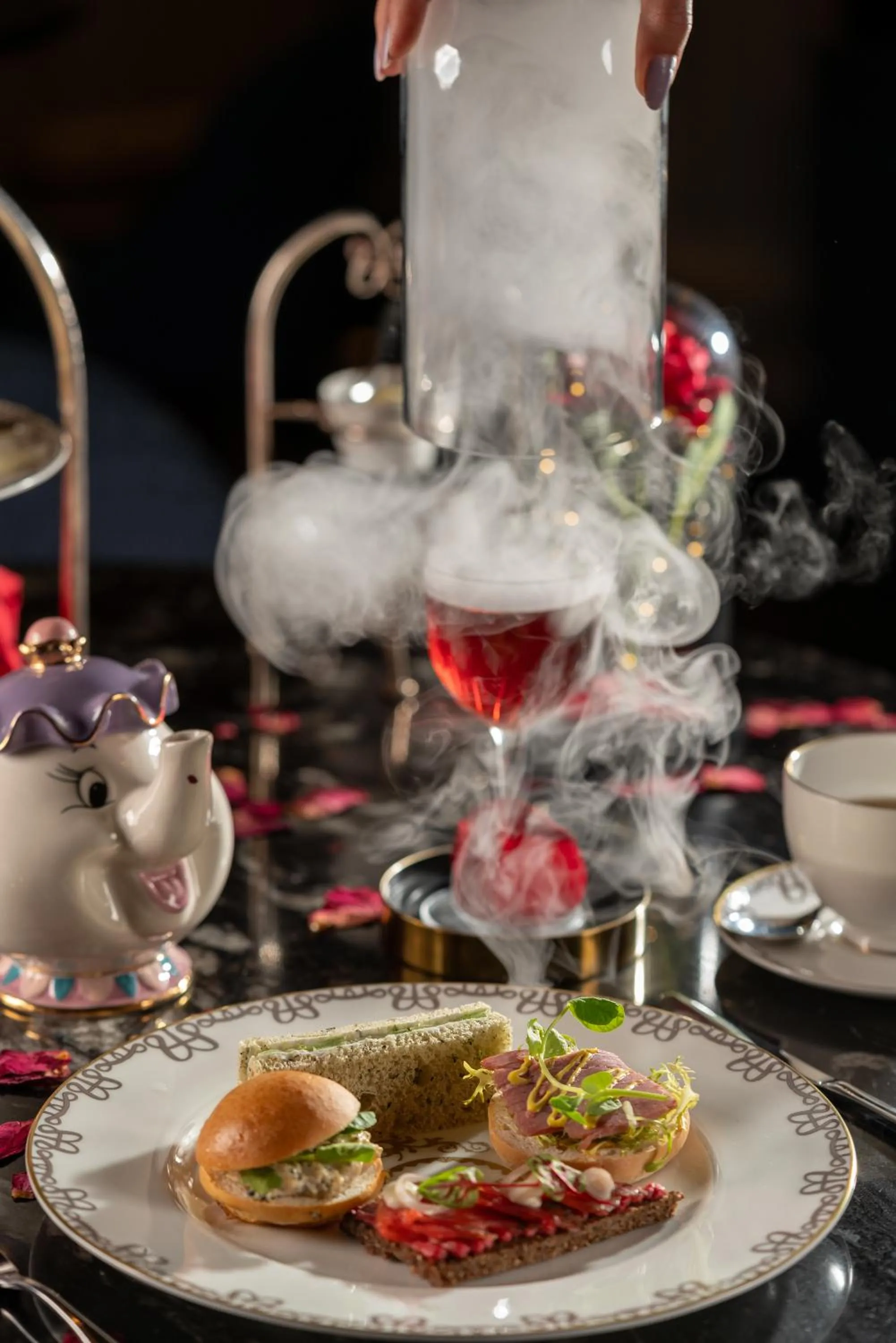 Restaurant/places to eat in The Waldorf Hilton