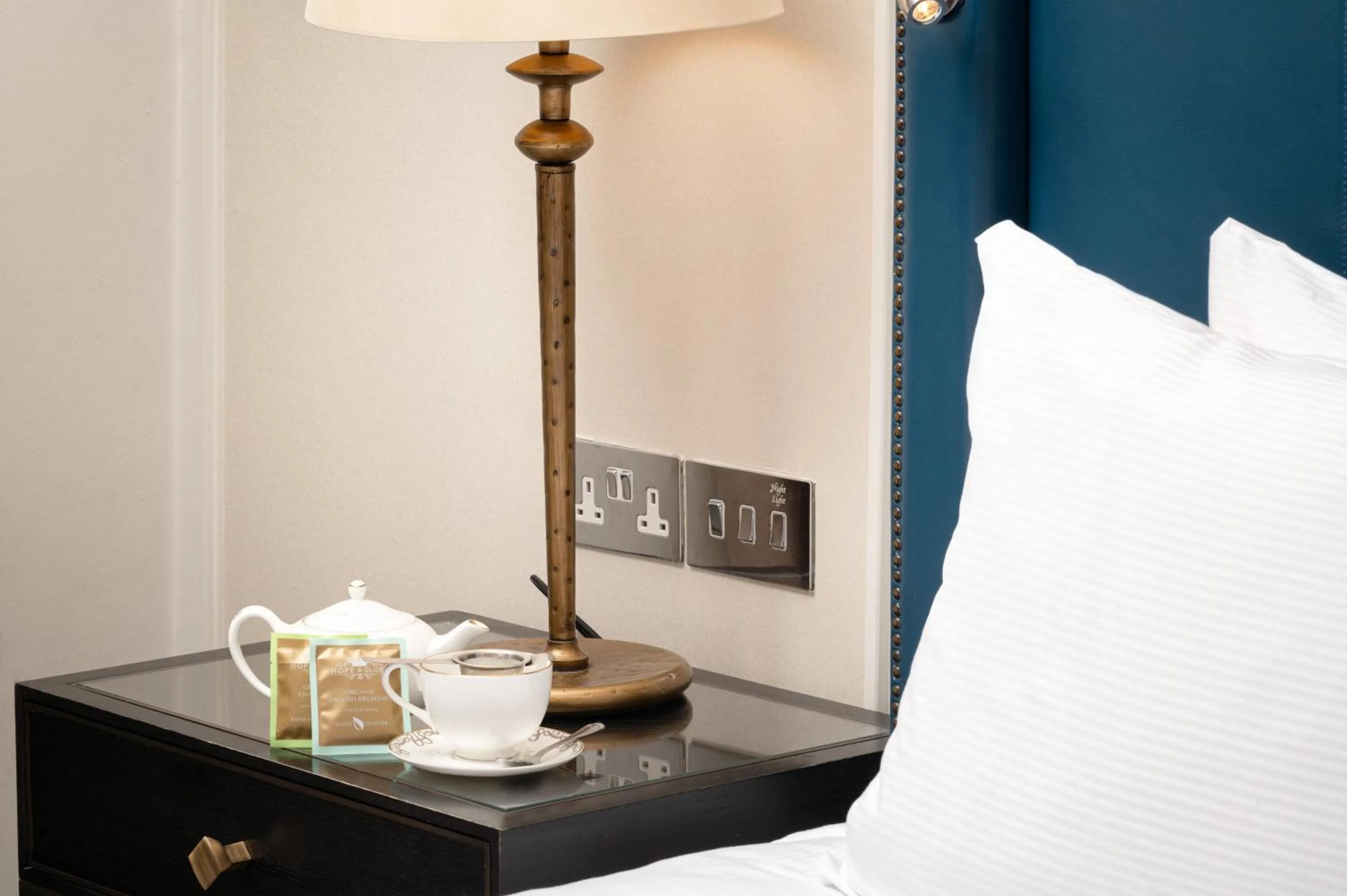 Bed in The Waldorf Hilton