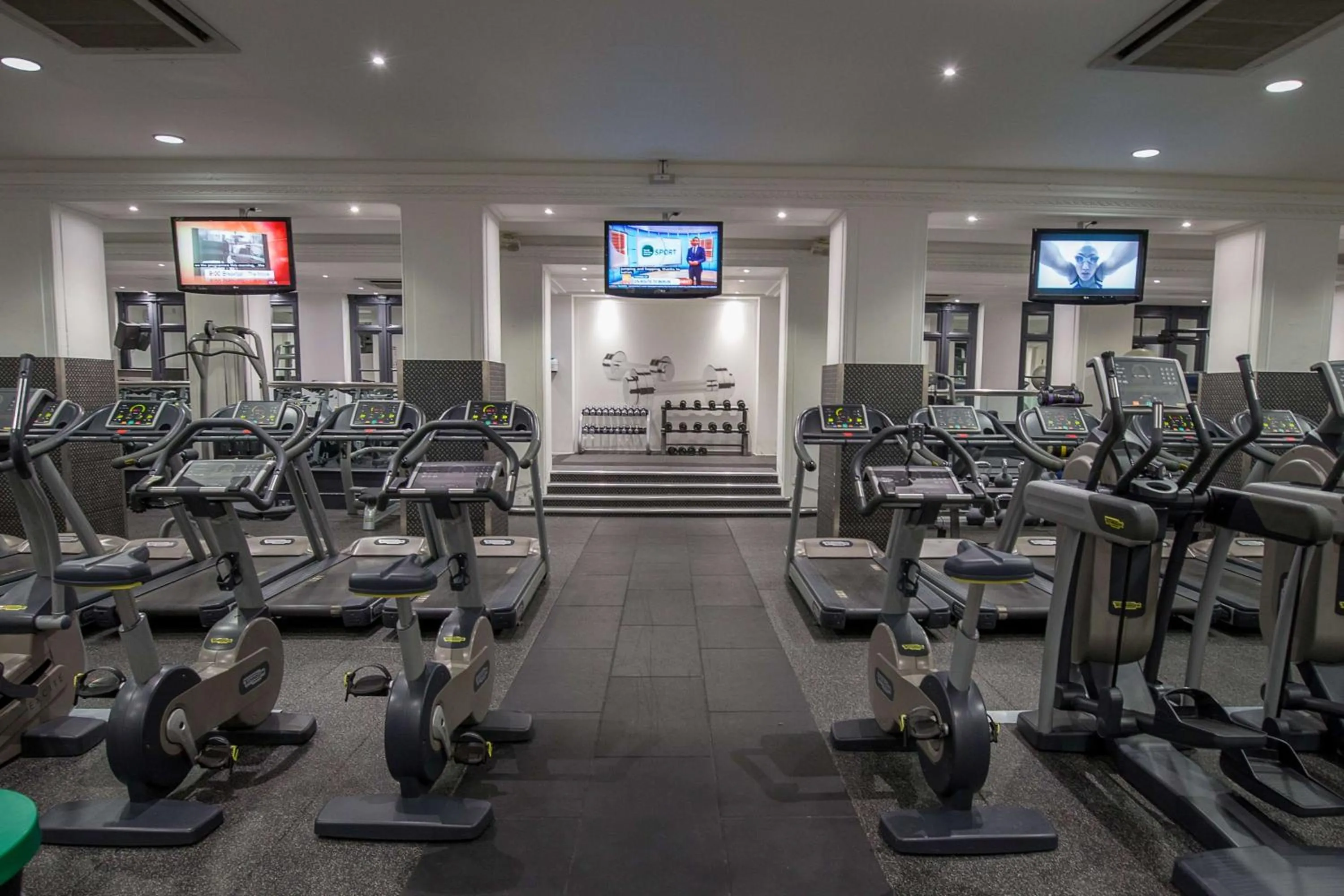 Fitness centre/facilities in The Waldorf Hilton