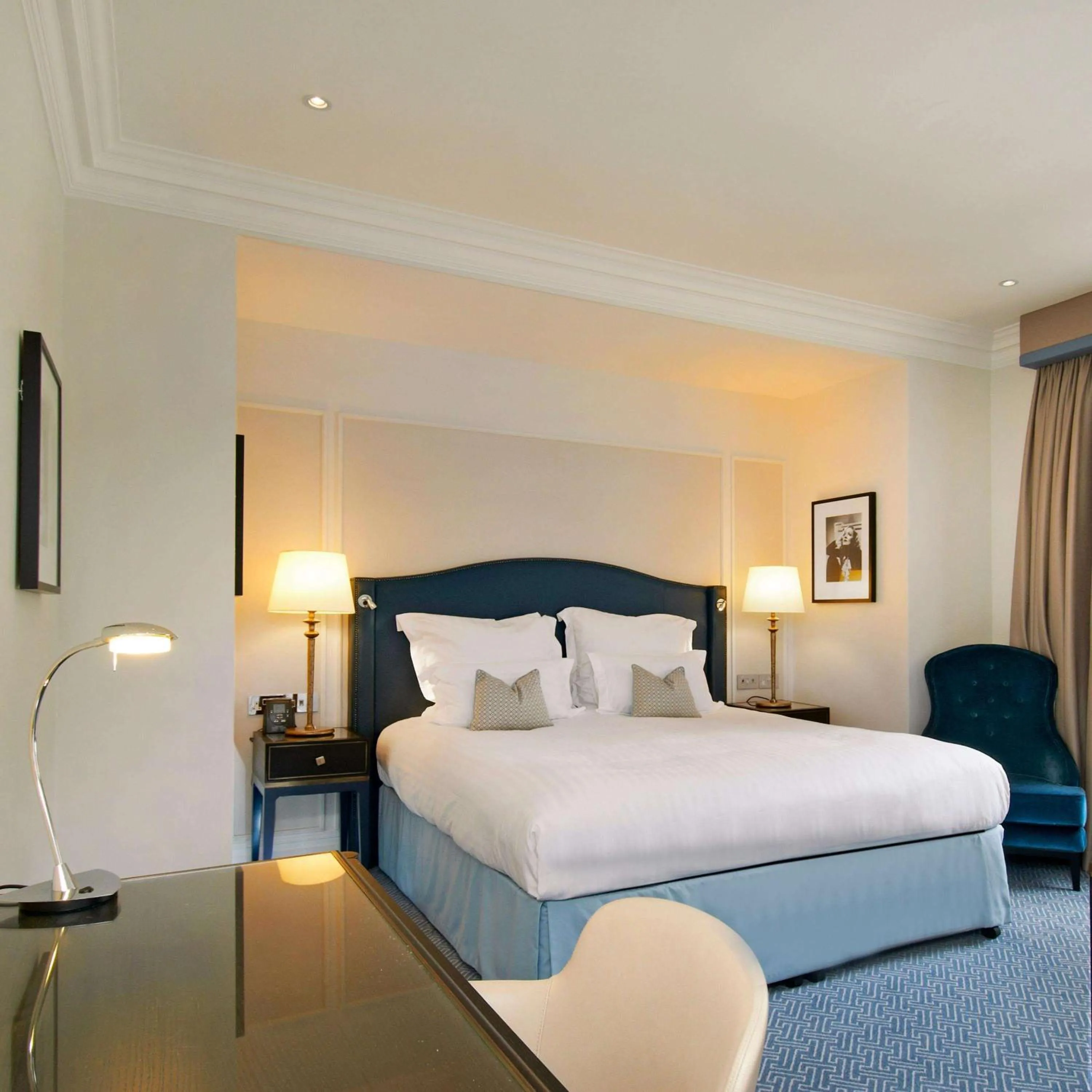 Bed in The Waldorf Hilton