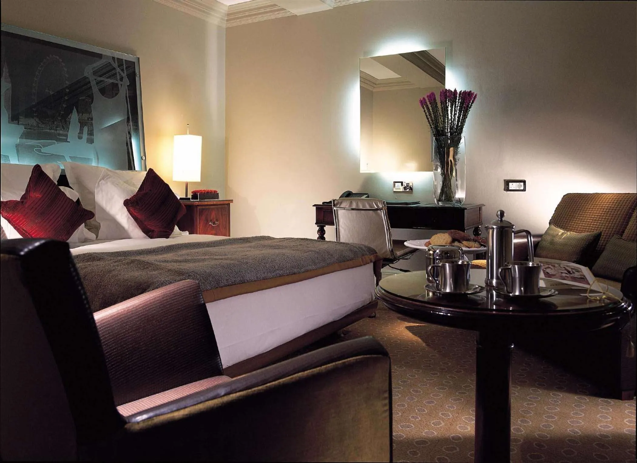 Bed in The Waldorf Hilton