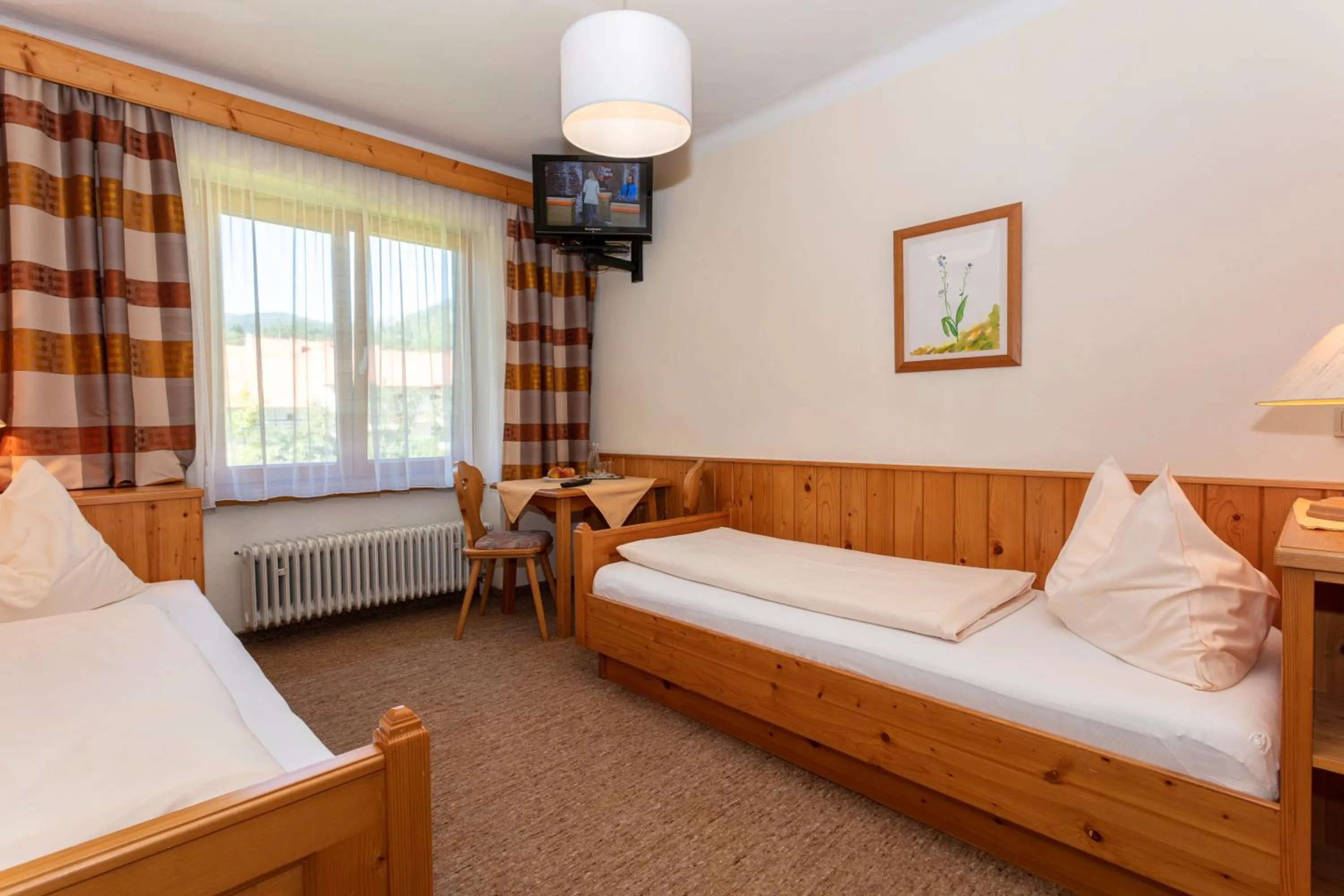 Photo of the whole room, Bed in Der Graggober
