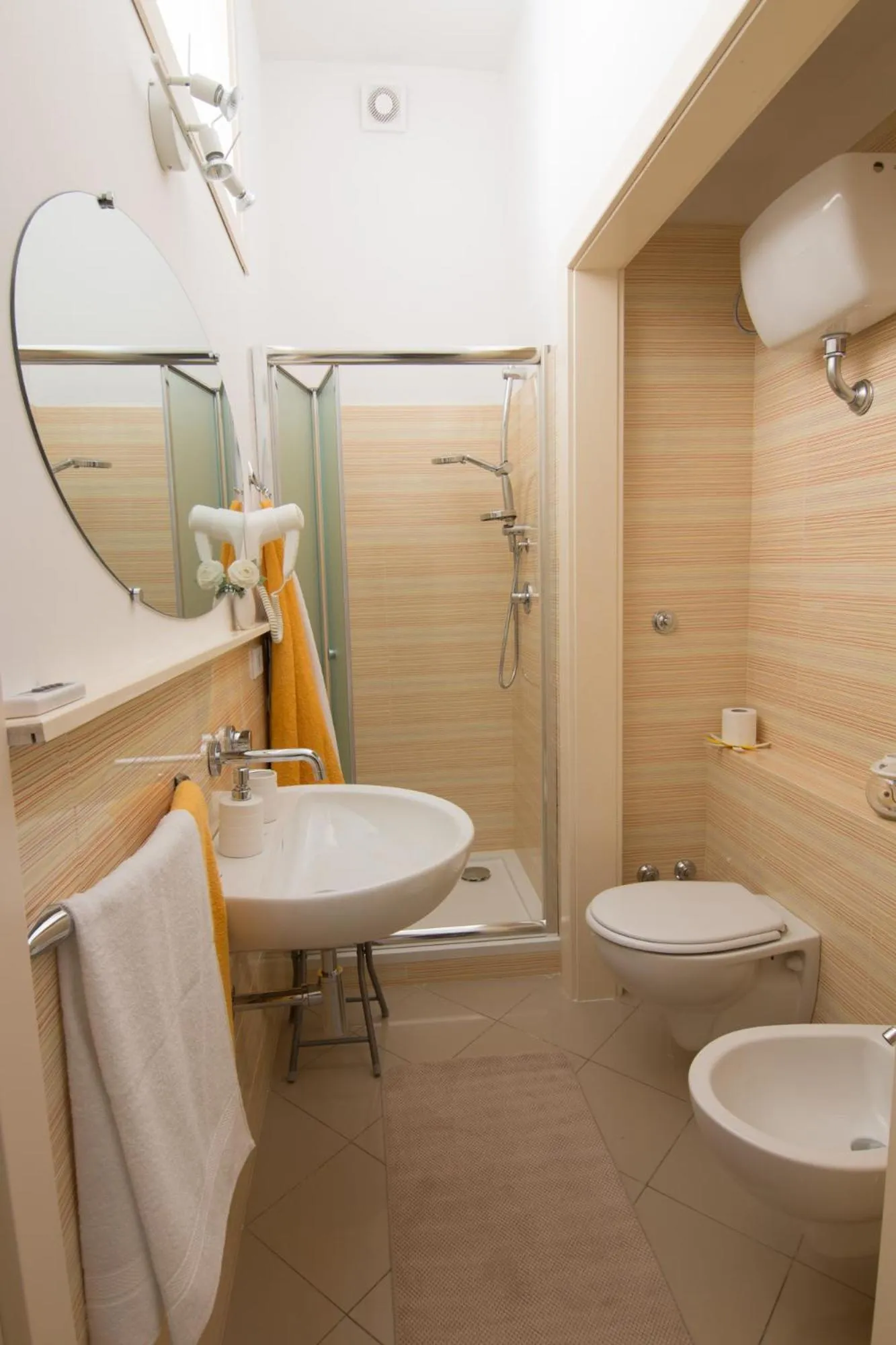 Shower in L'ARENA B&B