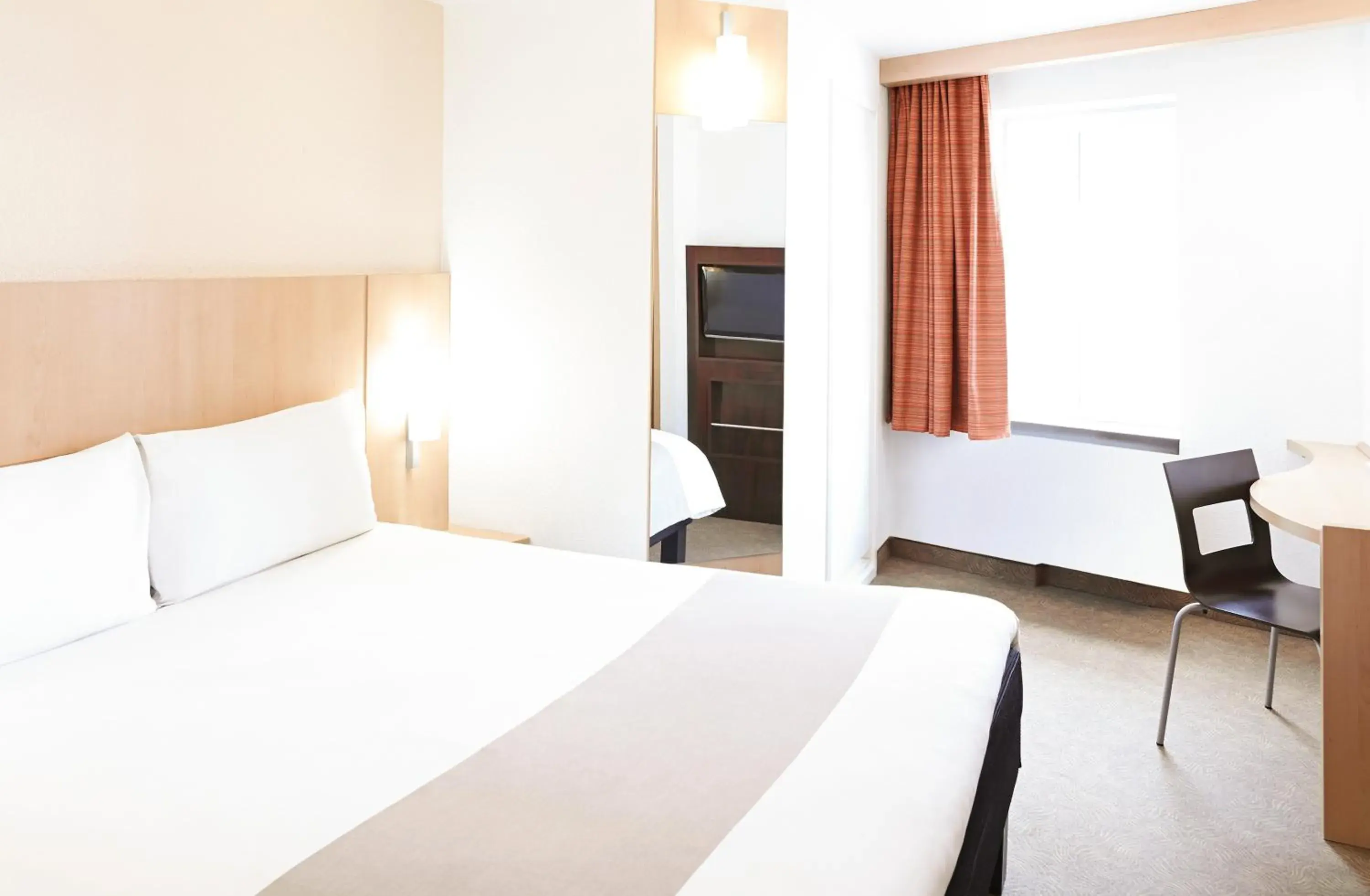 Bed in ibis Birmingham Centre New Street Station Hotel Bed in ibis Birmingham Centre New Street Station Hotel