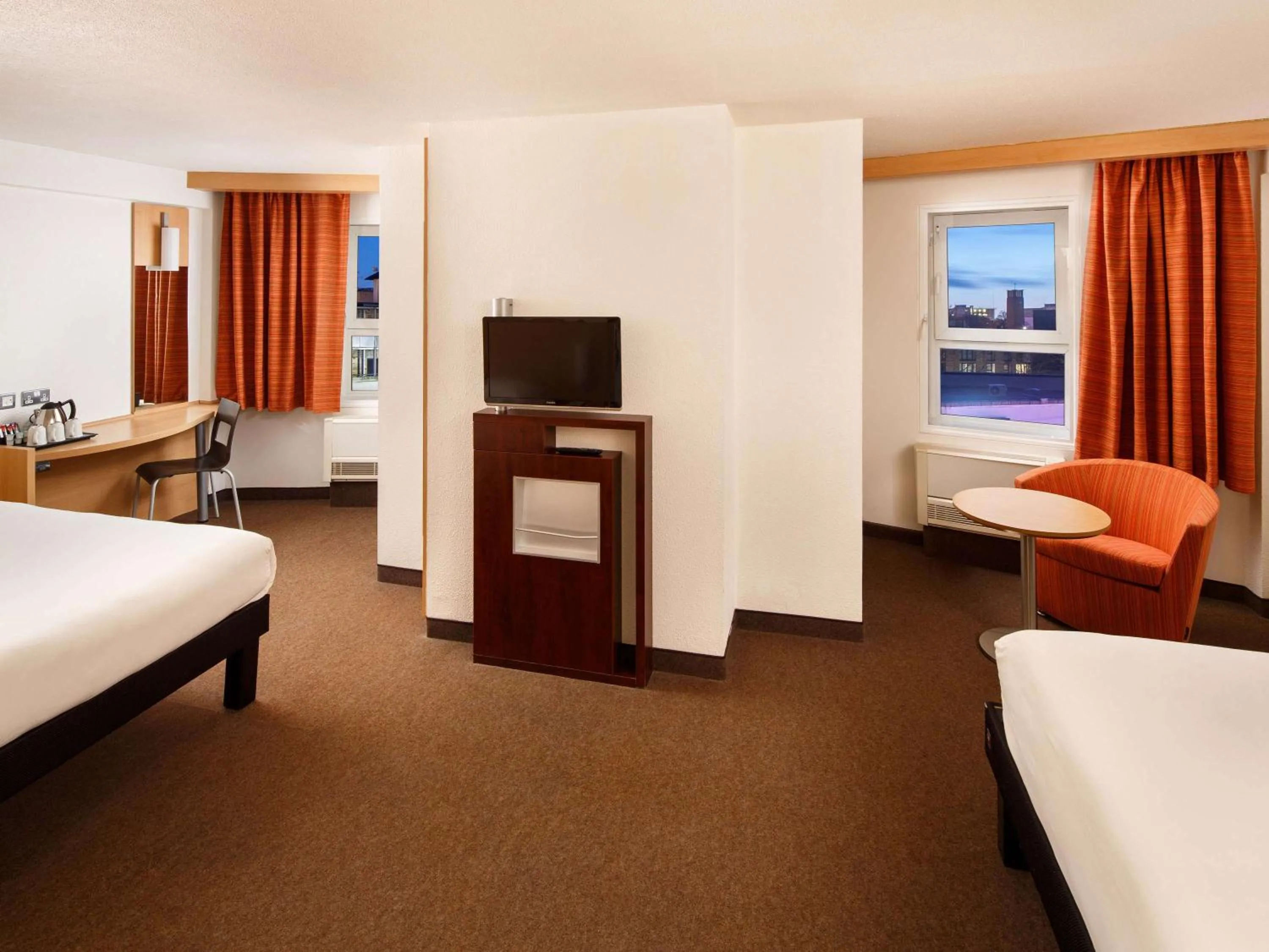 Photo of the whole room, Bed in ibis Birmingham Centre New Street Station Hotel