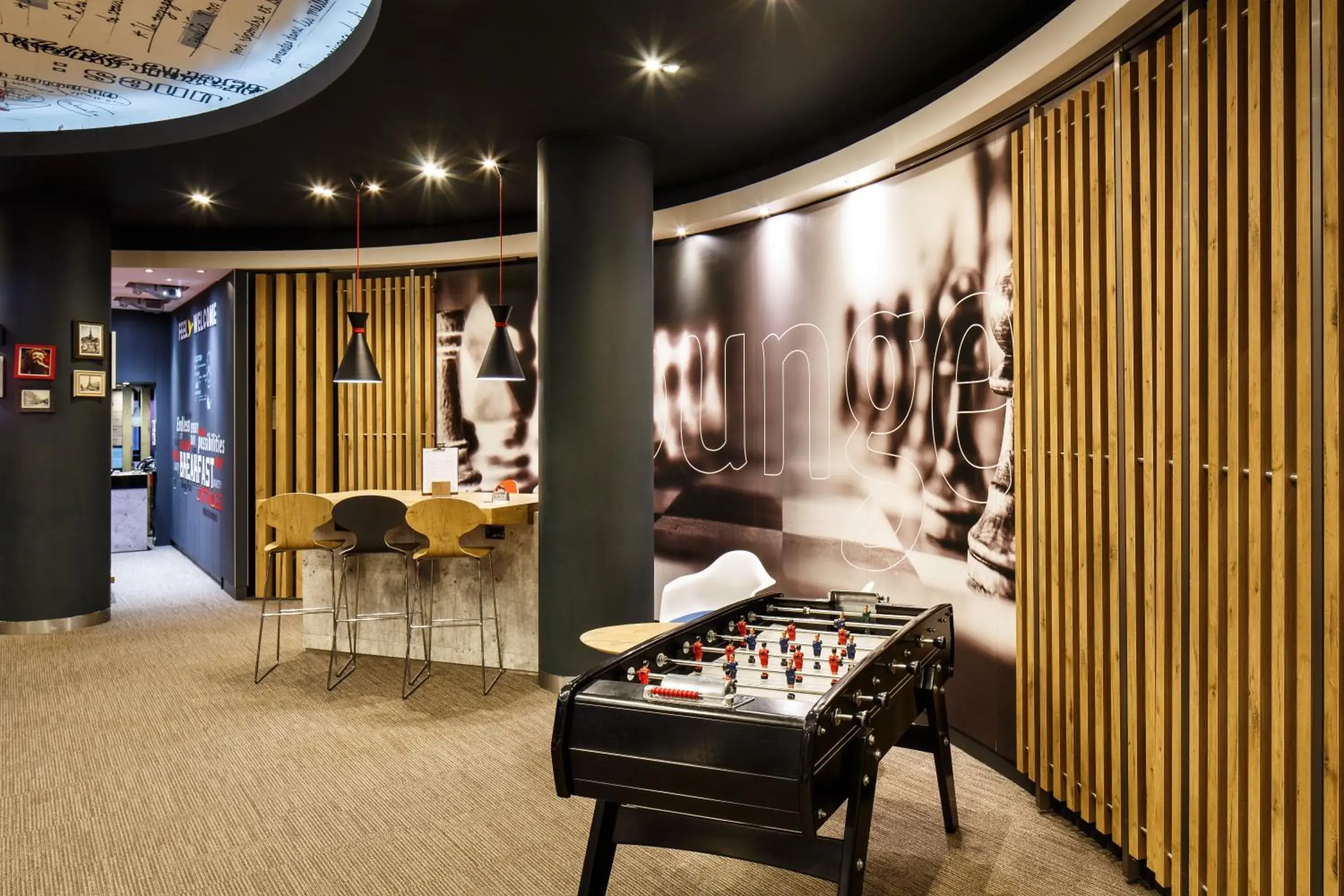 Lounge or bar in ibis Birmingham Centre New Street Station Hotel Lounge or bar in ibis Birmingham Centre New Street Station Hotel