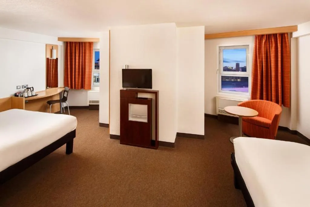 Bedroom, Bed in ibis Birmingham Centre New Street Station Hotel