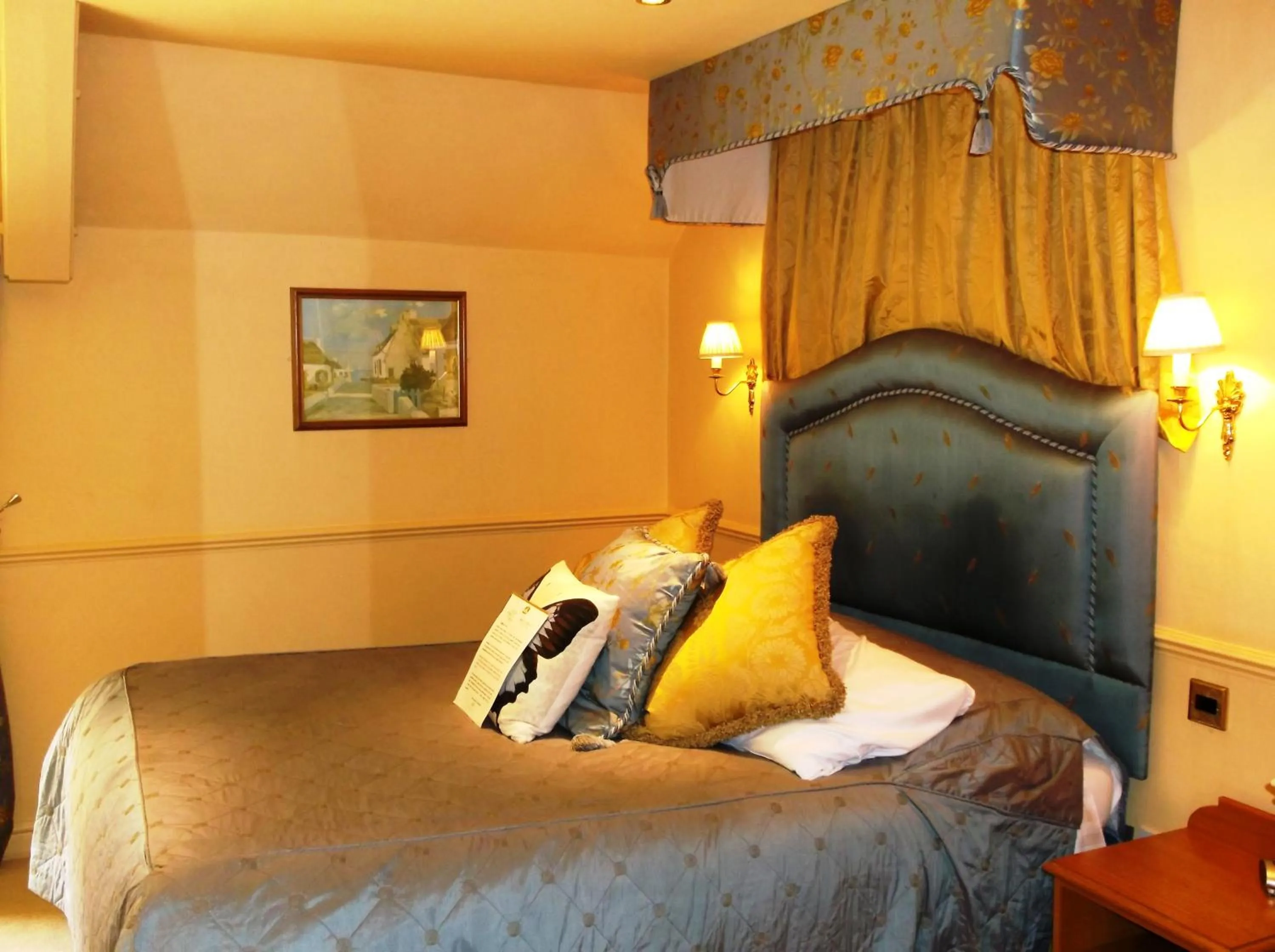 Bed in York Pavilion Hotel, Sure Hotel Collection by Best Western