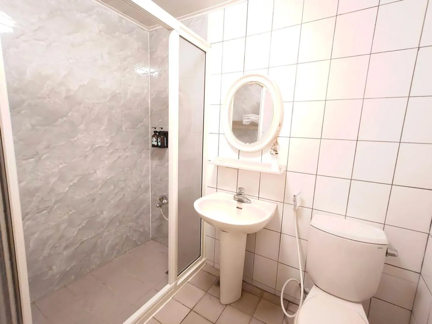 Toilet in Royal Business Hotel