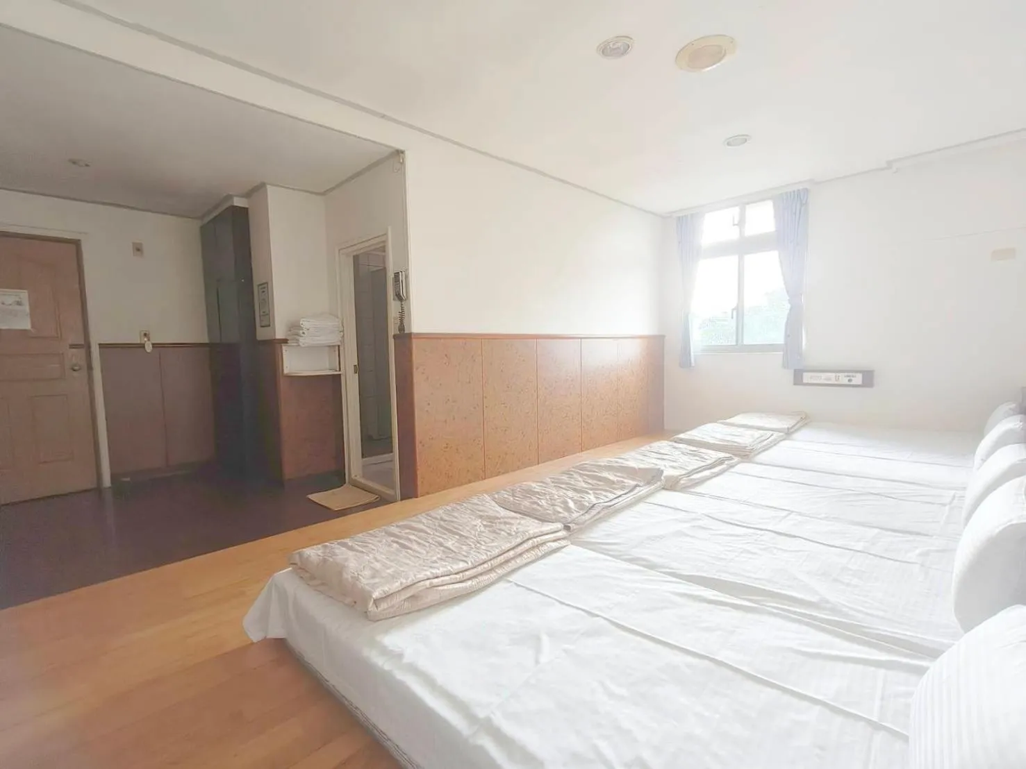 Photo of the whole room, Bed in Royal Business Hotel