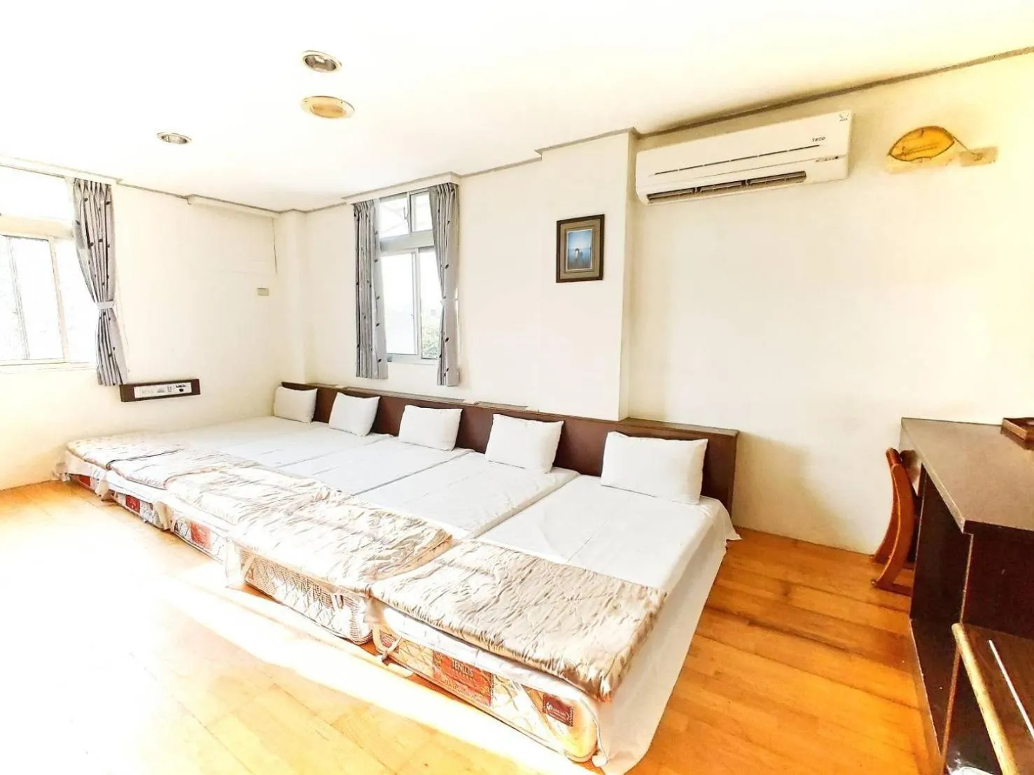 Photo of the whole room, Bed in Royal Business Hotel