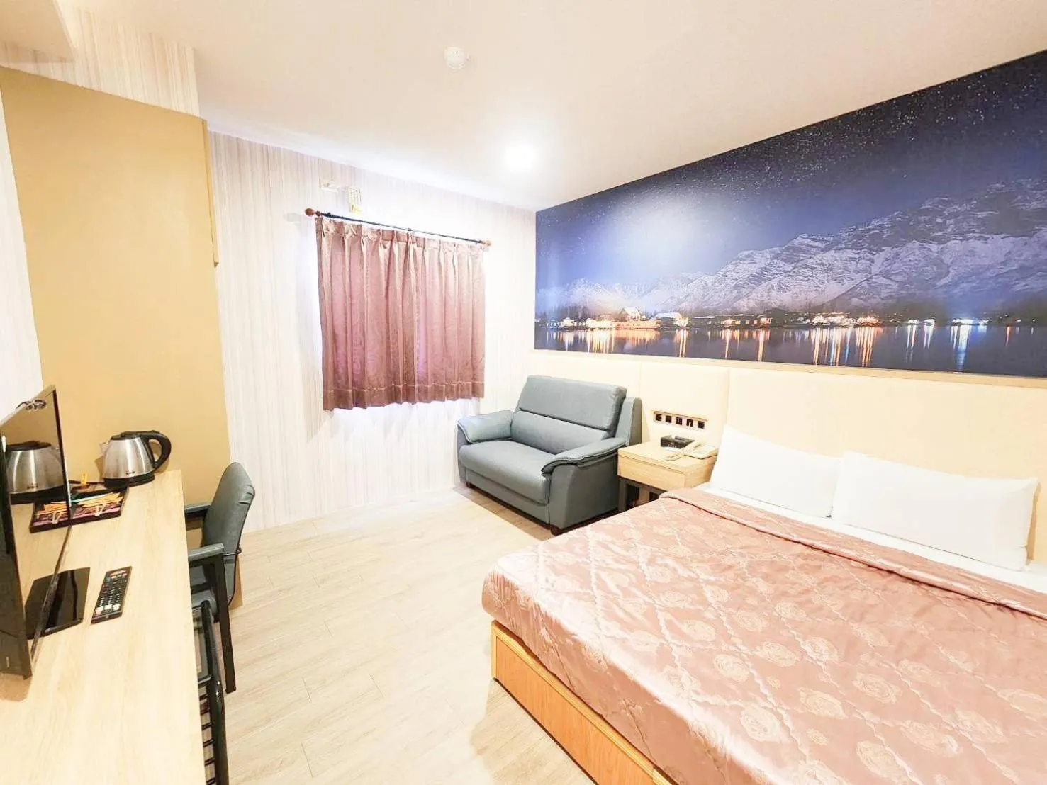 Photo of the whole room, Bed in Royal Business Hotel