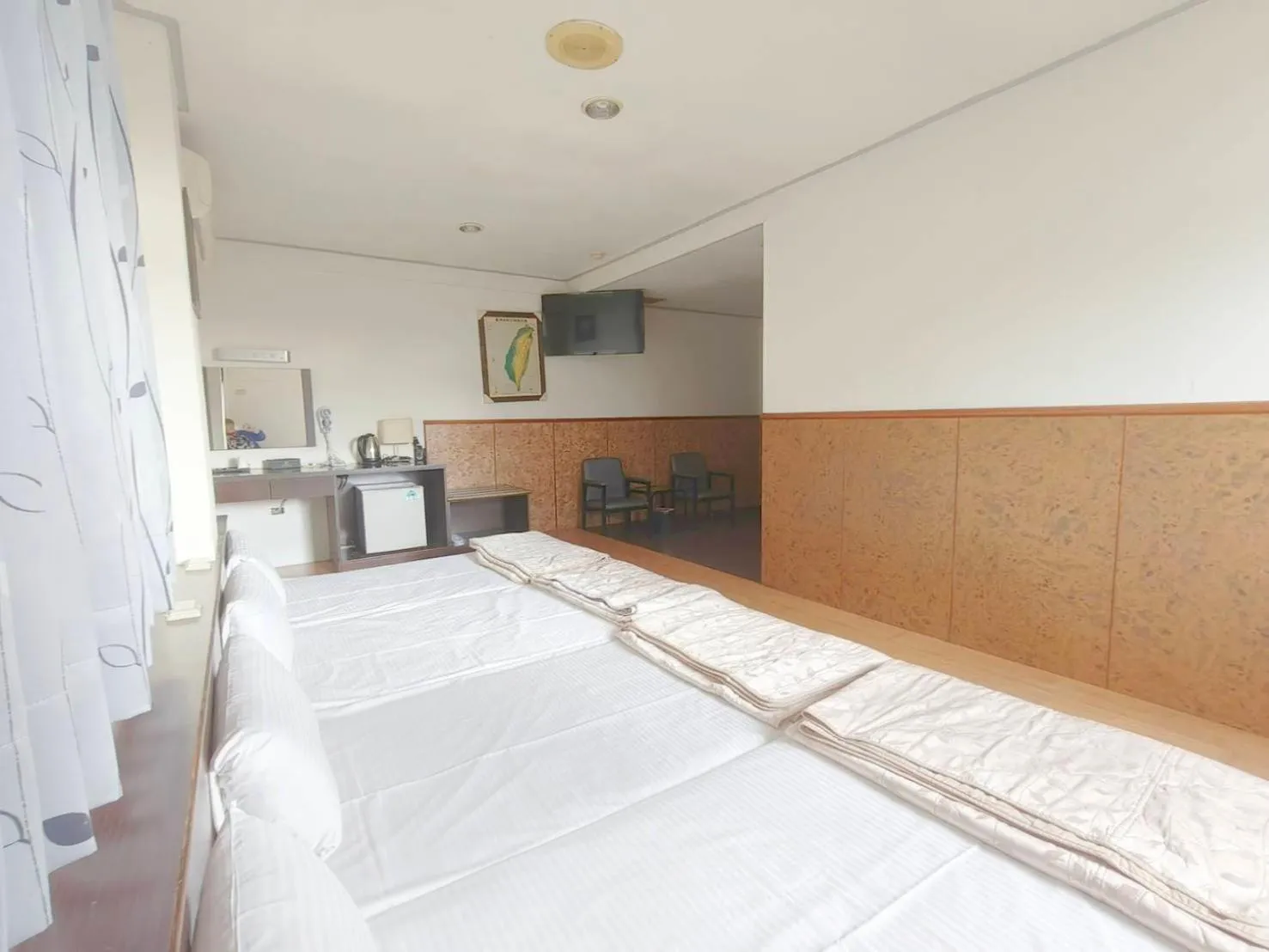 Photo of the whole room, Bed in Royal Business Hotel