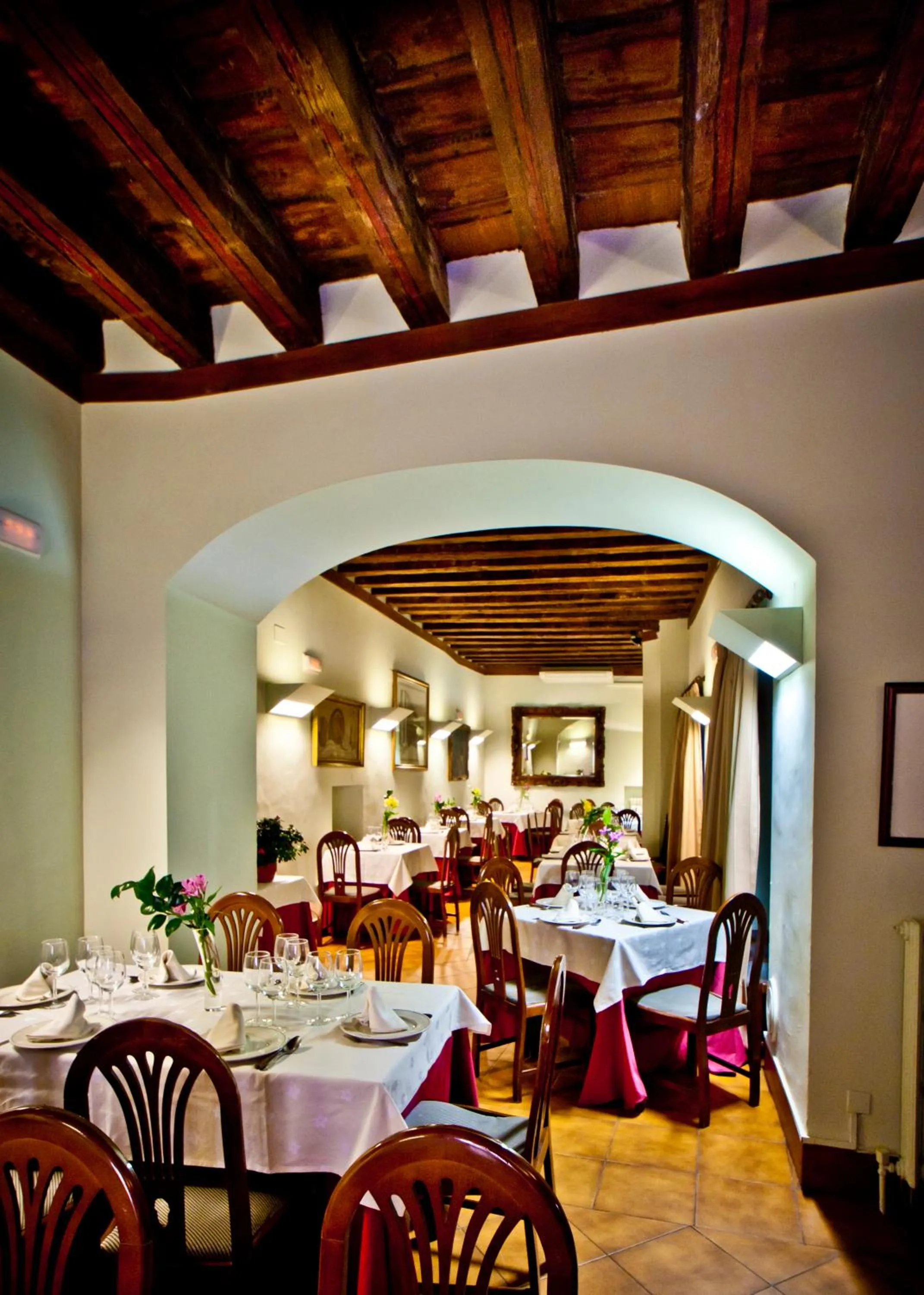 Restaurant/places to eat in Hotel Condes de Castilla