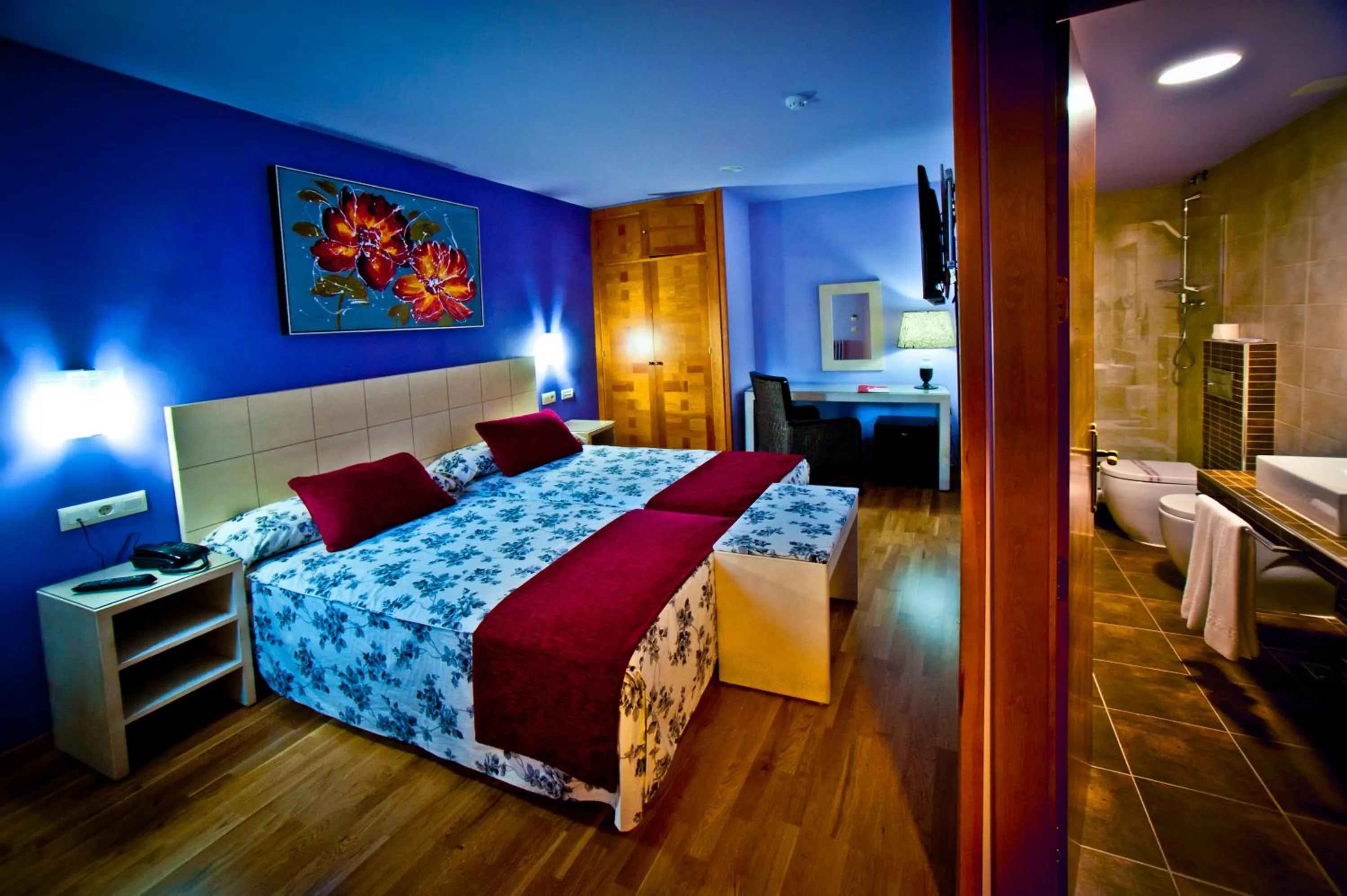 Photo of the whole room, Bed in Hotel Condes de Castilla