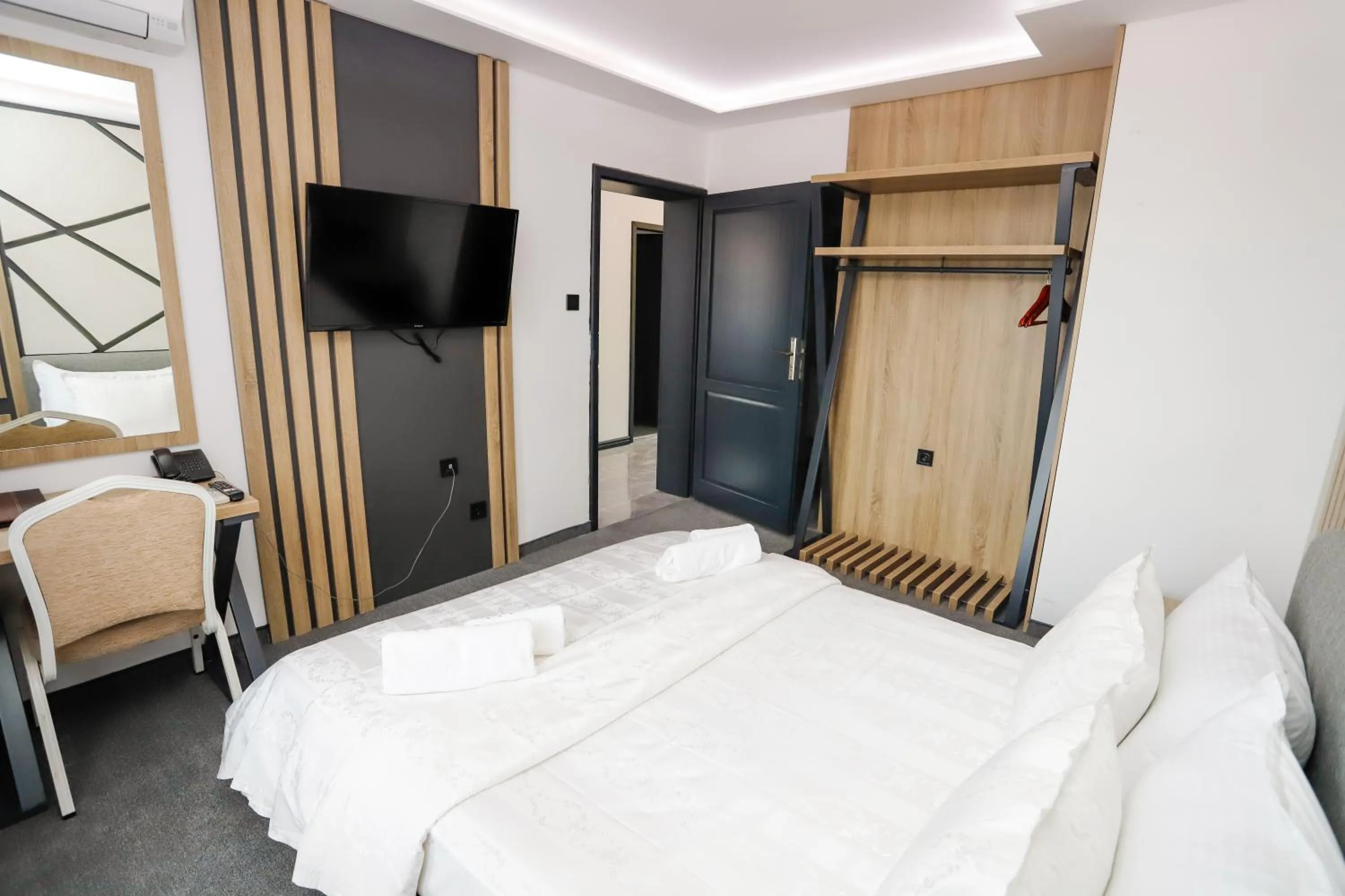 Communal lounge/ TV room, Bed in Glavatarski Han